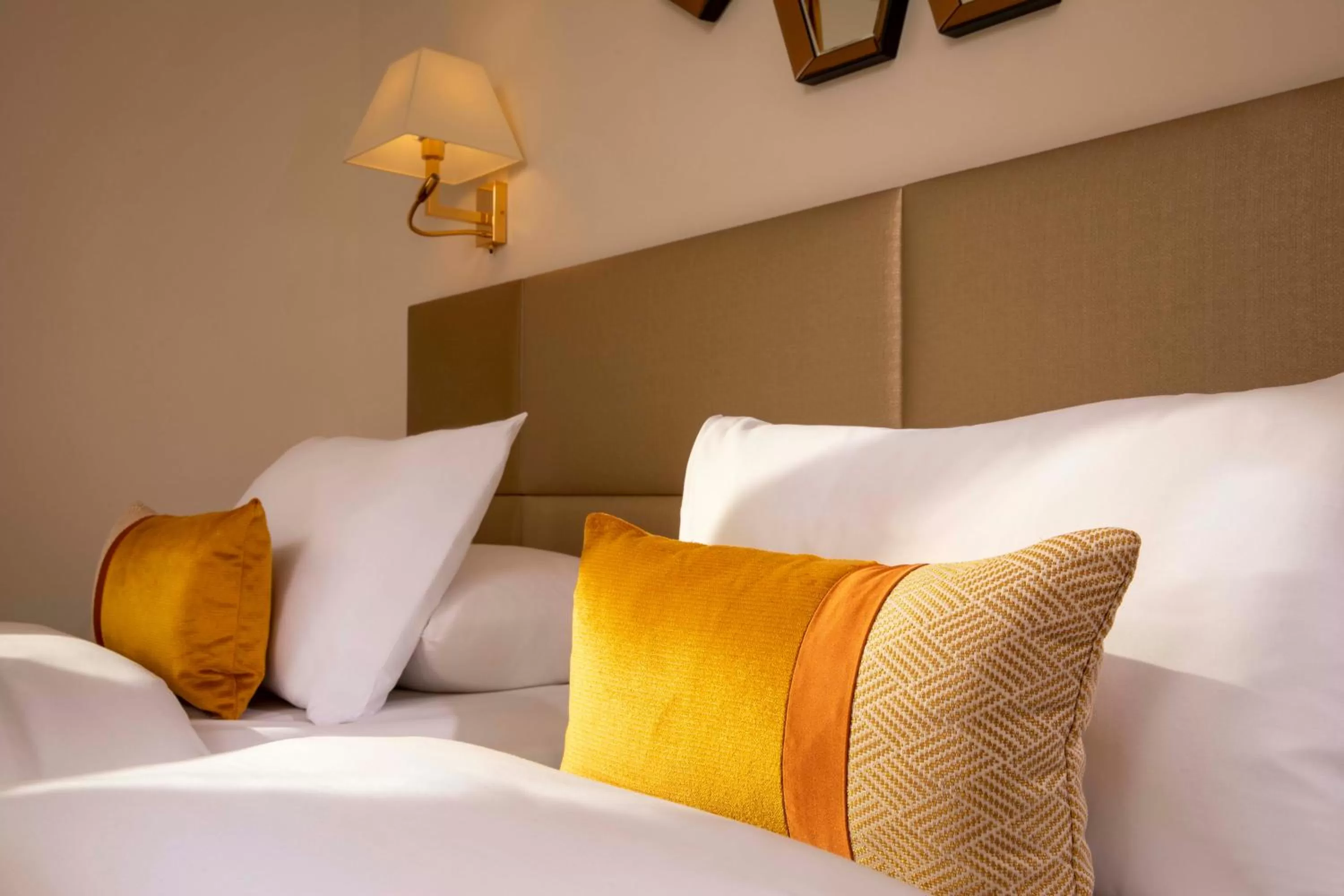 Bed in Hotel De Suede Saint Germain