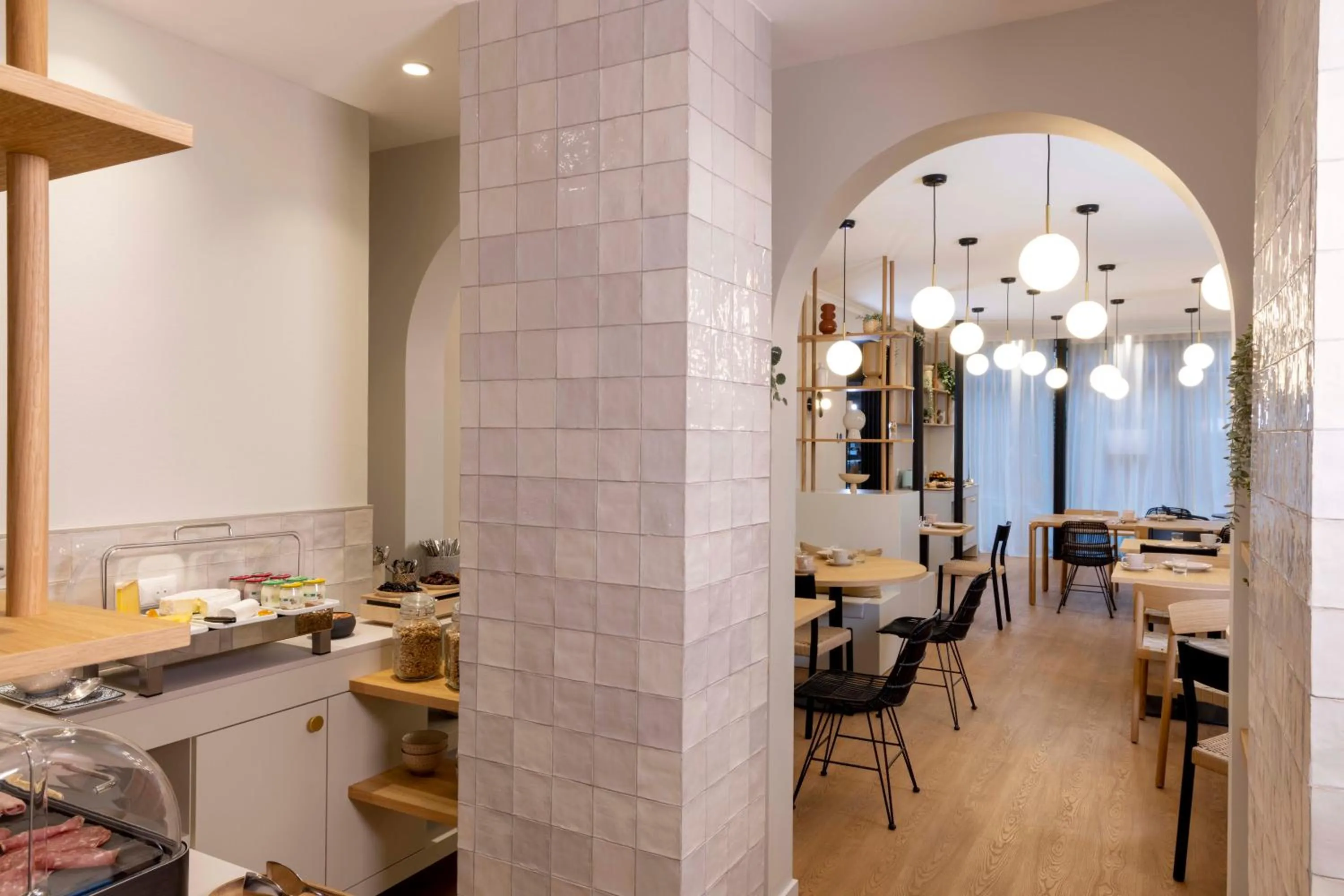 Buffet breakfast in Hôtel Joe M