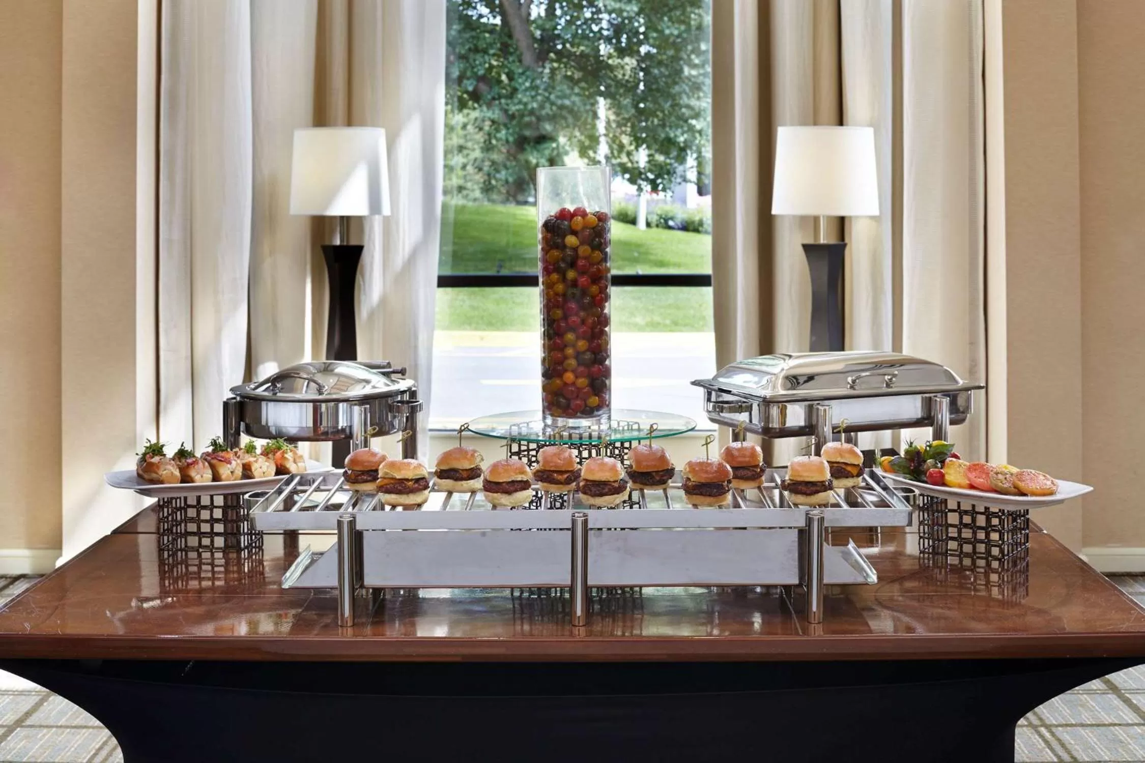 Restaurant/places to eat in The Saratoga Hilton