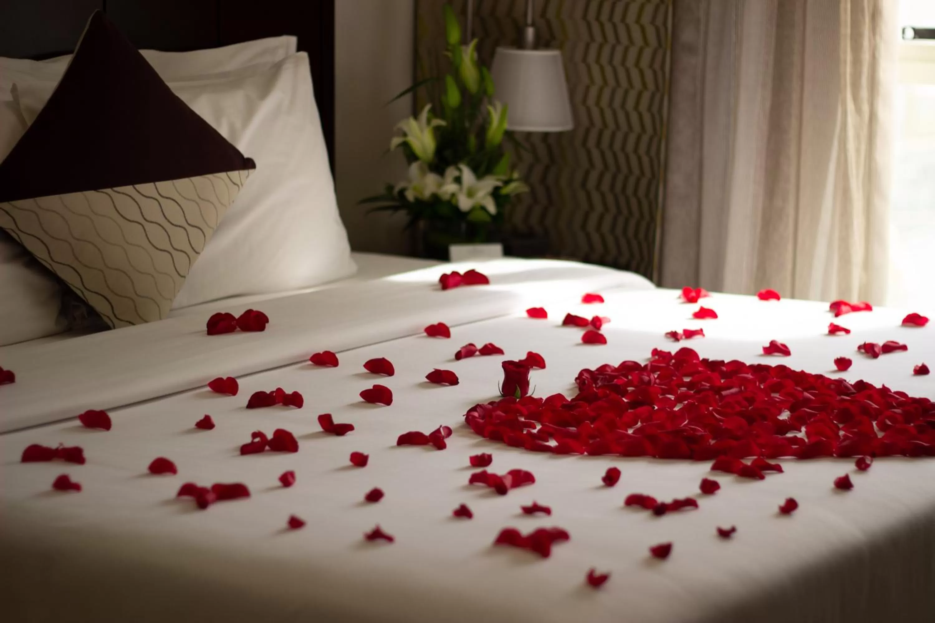 Bed in Savoy Crest Hotel Apartments