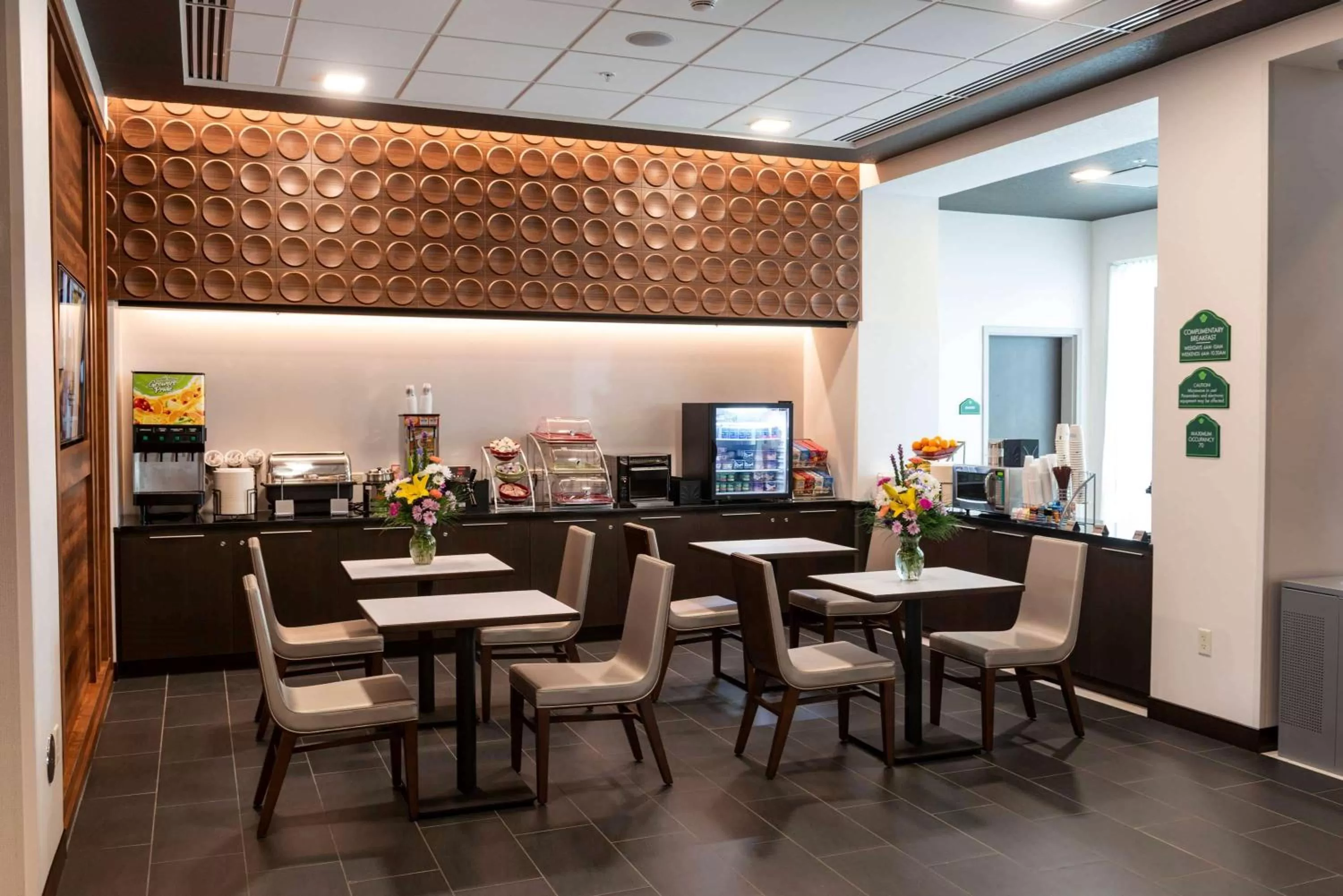 Restaurant/places to eat in Wingate by Wyndham Angola