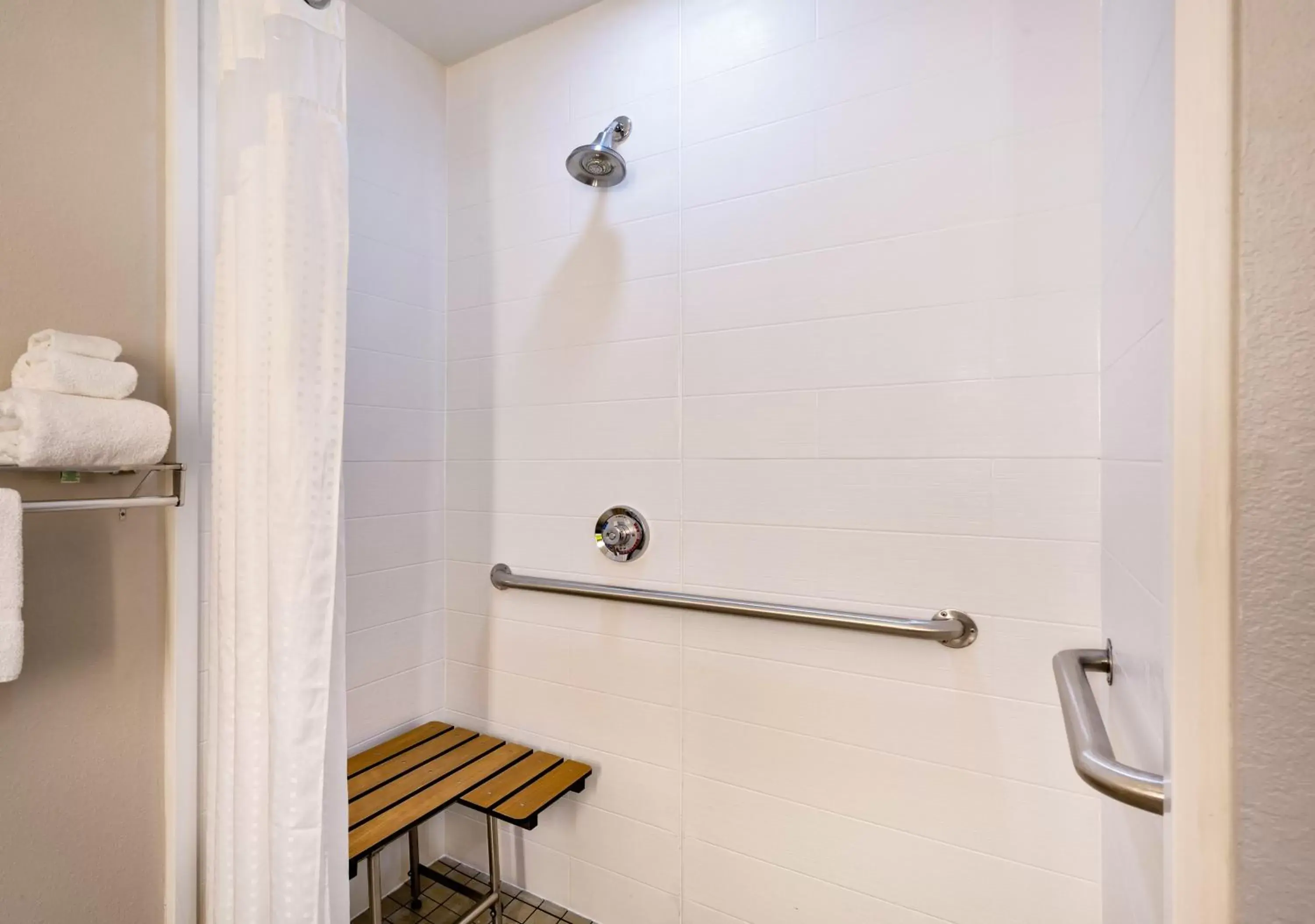 Standard Queen Room with Two Queen Beds and Roll-In Shower - Mobility Access in Holiday Inn Express Hotel & Suites Inverness by IHG Standard Queen Room with Two Queen Beds and Roll-In Shower - Mobility Access in Holiday Inn Express Hotel & Suites Inverness by IHG