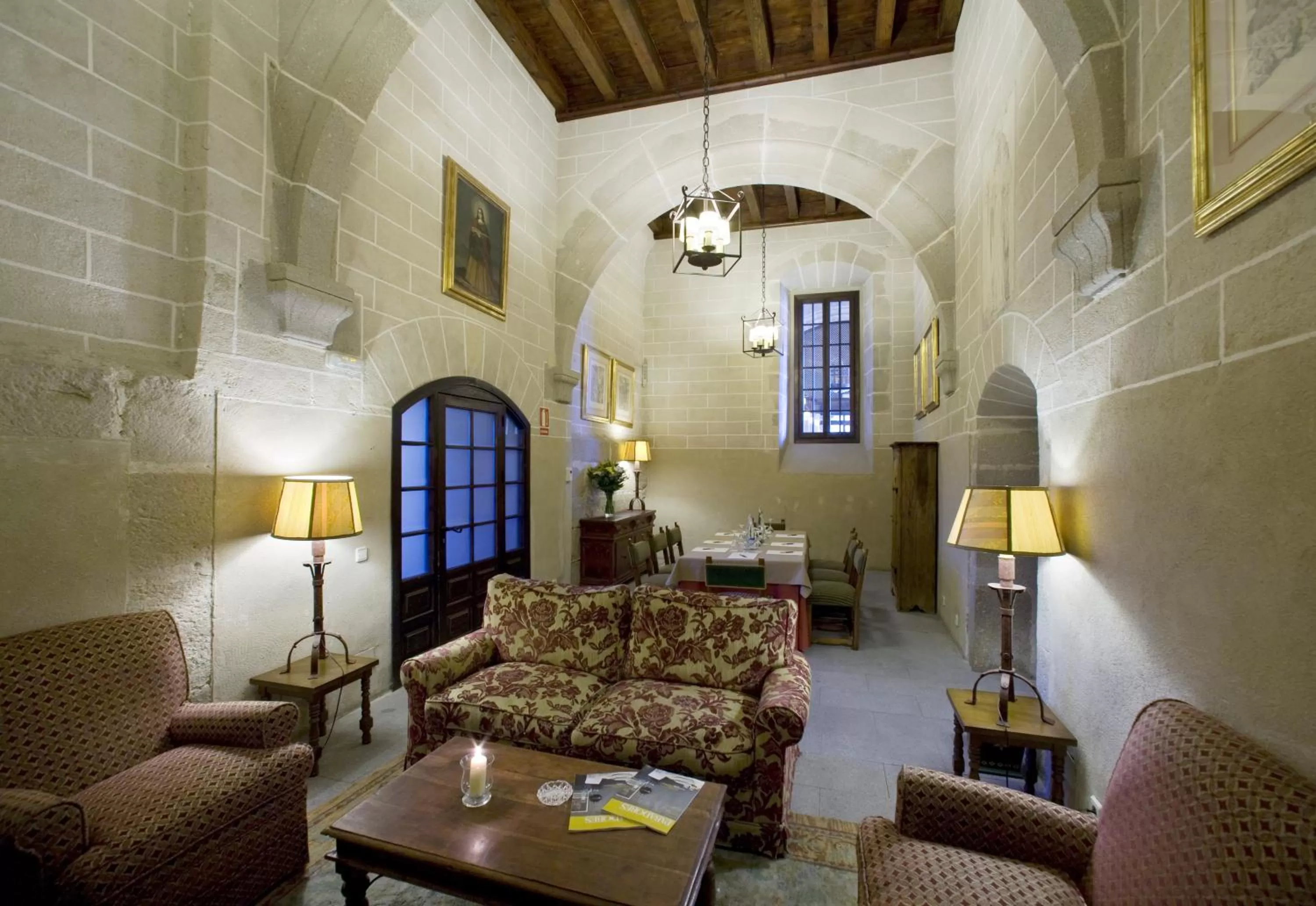 Communal lounge/ TV room in Parador de Plasencia