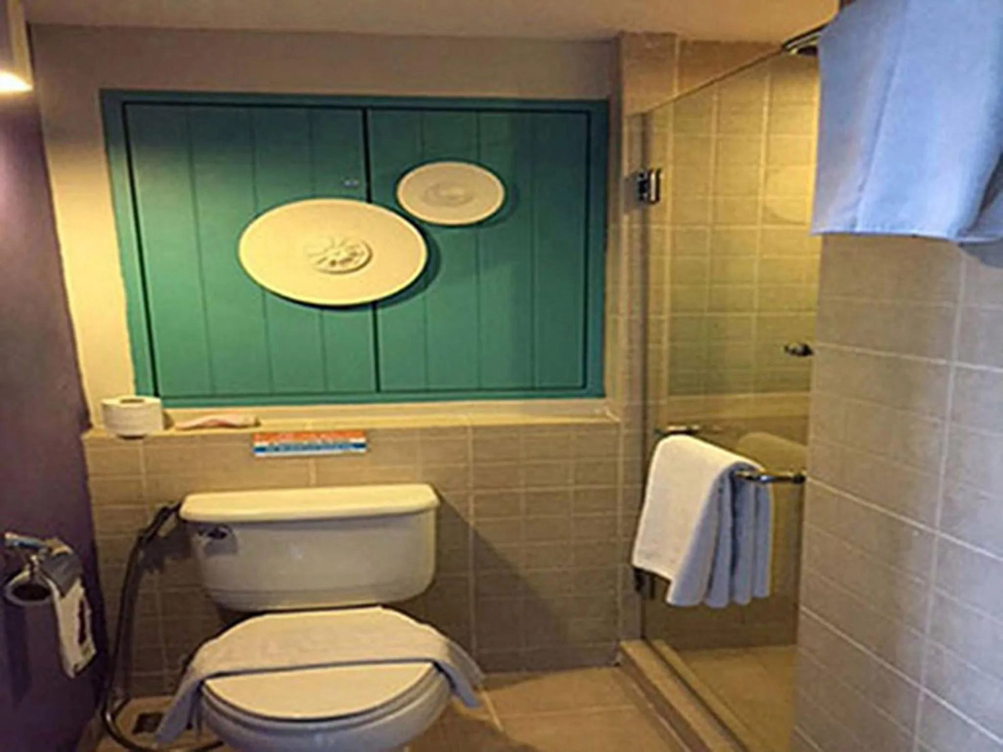 Toilet in Sawasdee Hotel @ Sukhumvit Soi 8