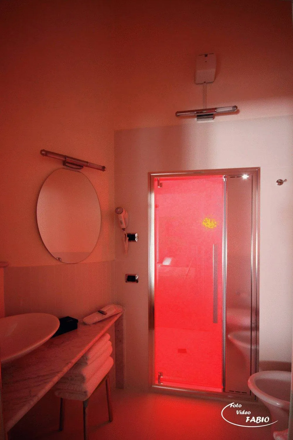 Steam room in Sangallo Hotel