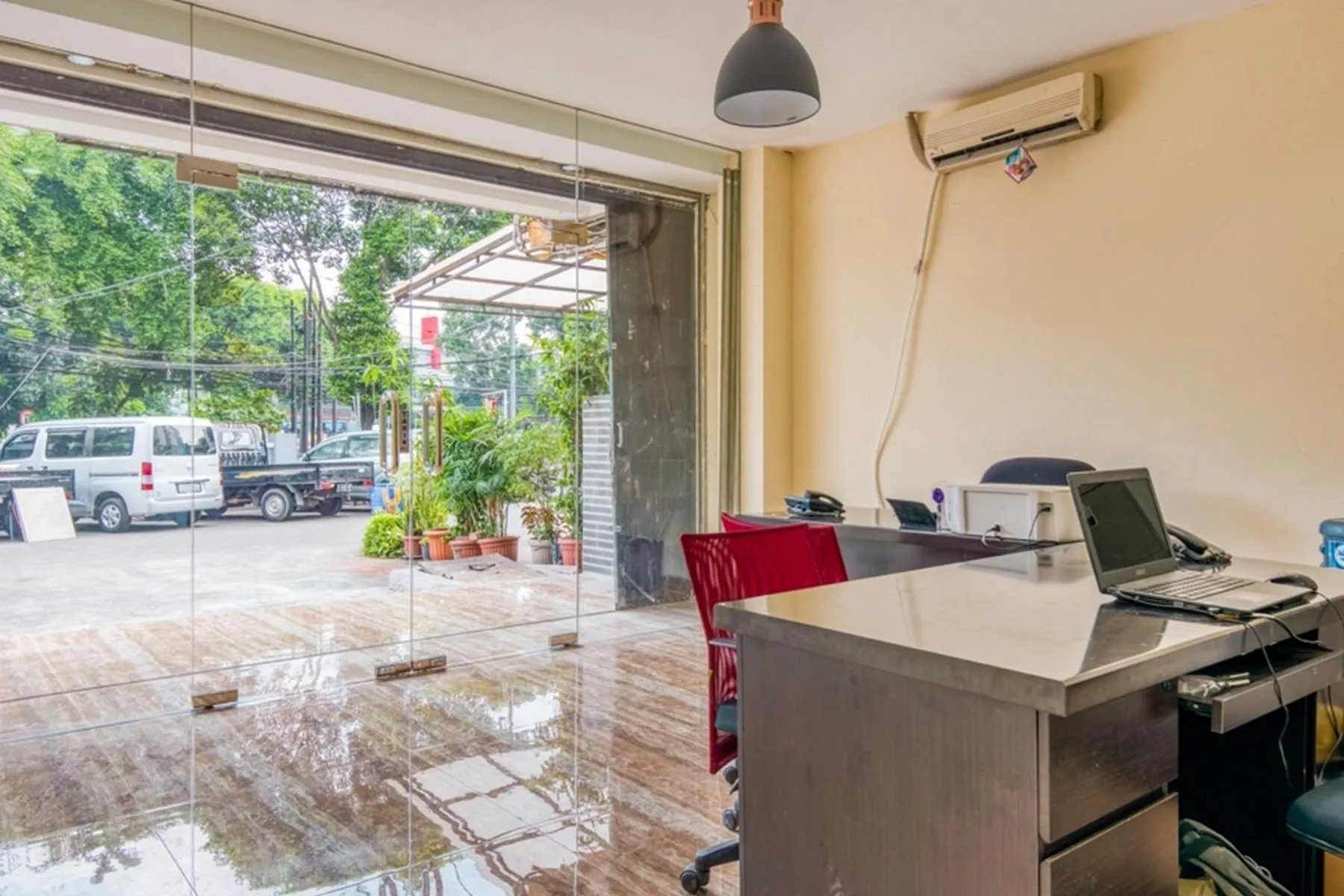 Lobby or reception in RedDoorz At Tebet Barat 2