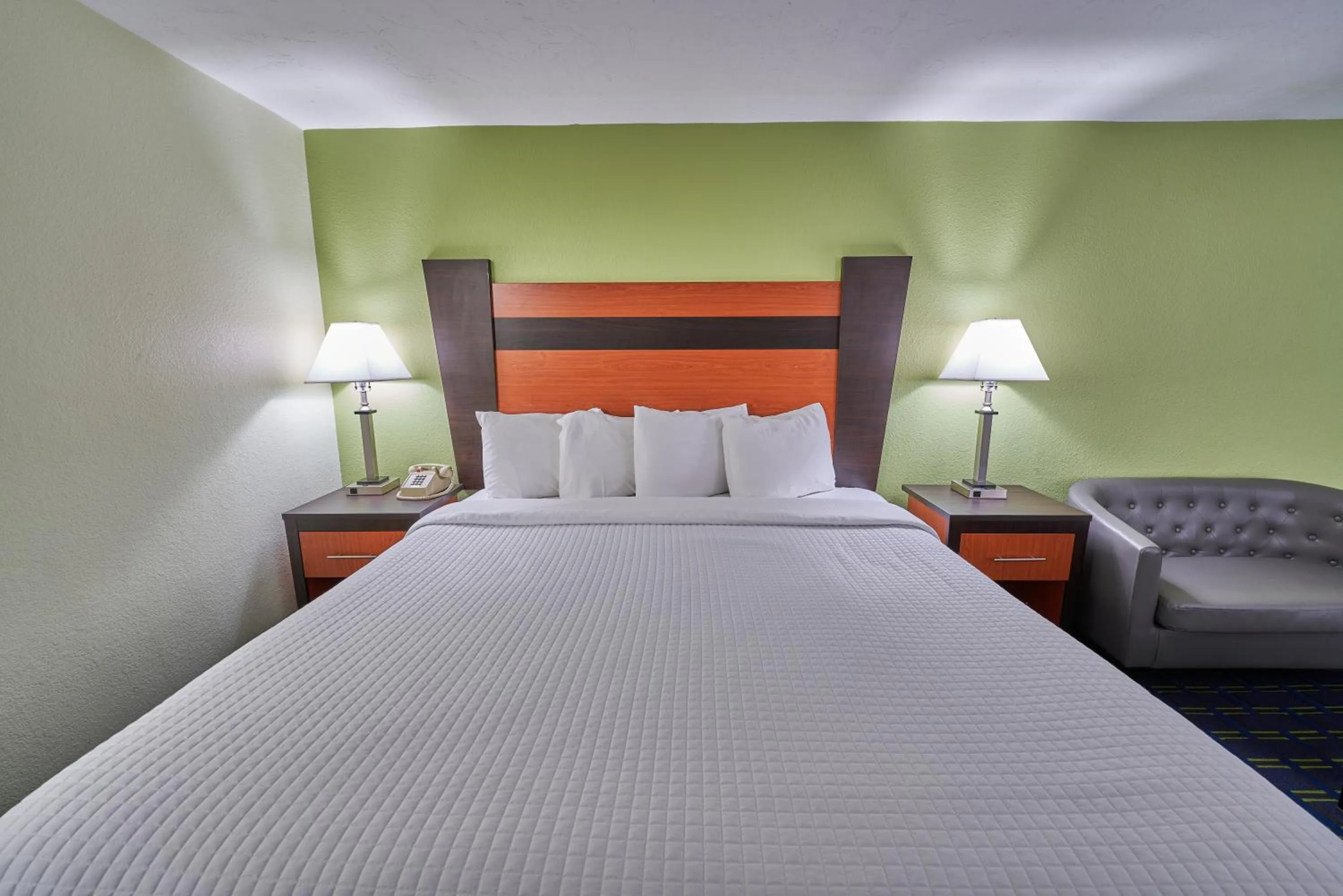 Bed in The Mariner Resort Cape Cod by The Red Collection