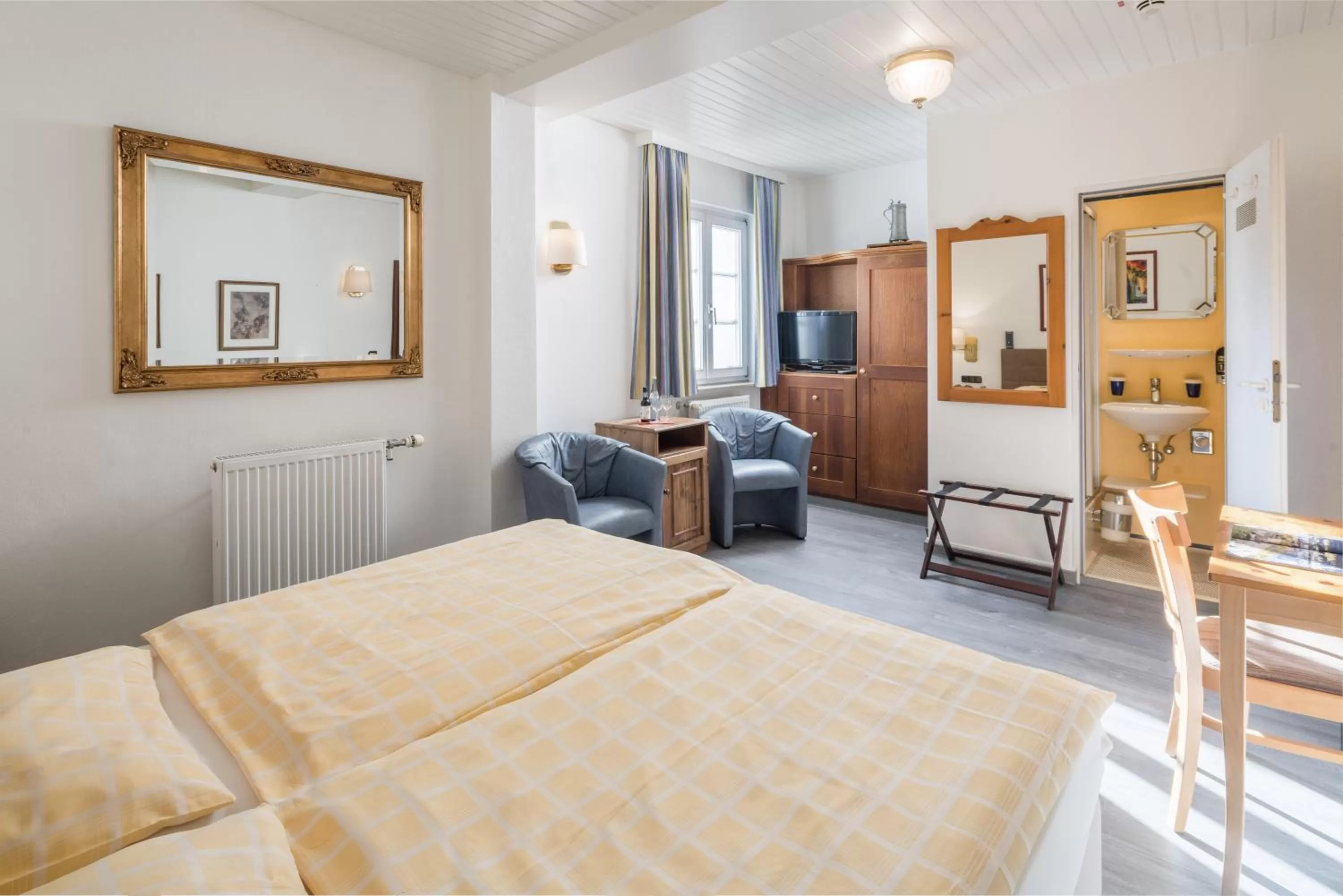 Photo of the whole room, Bed in Hotel-Restaurant Hackteufel