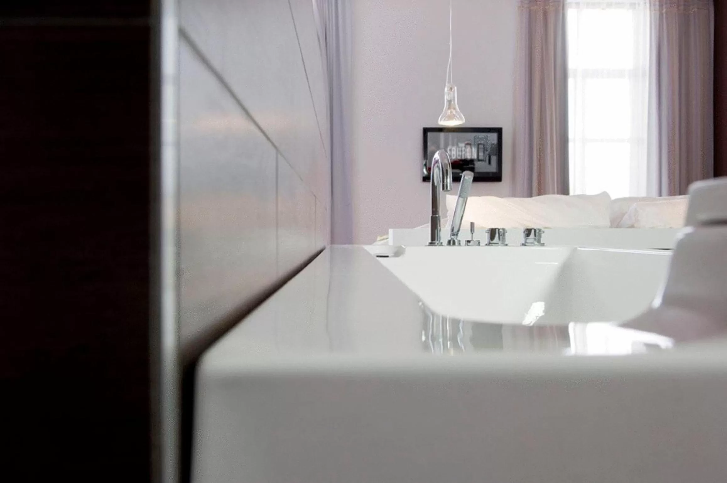 Bathroom in Eburon Hotel