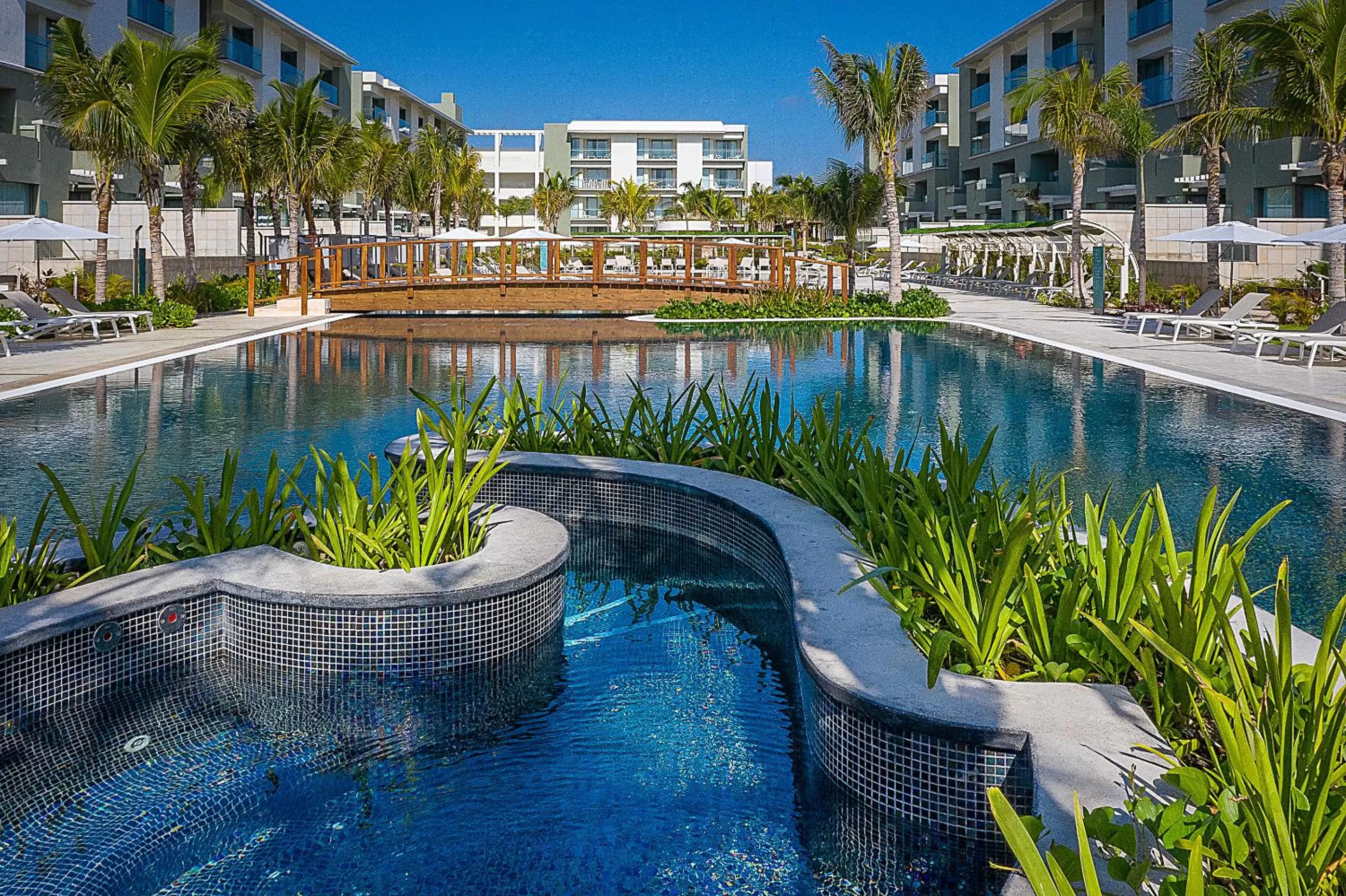 Swimming pool in Catalonia Grand Costa Mujeres All Suites & Spa - All Inclusive