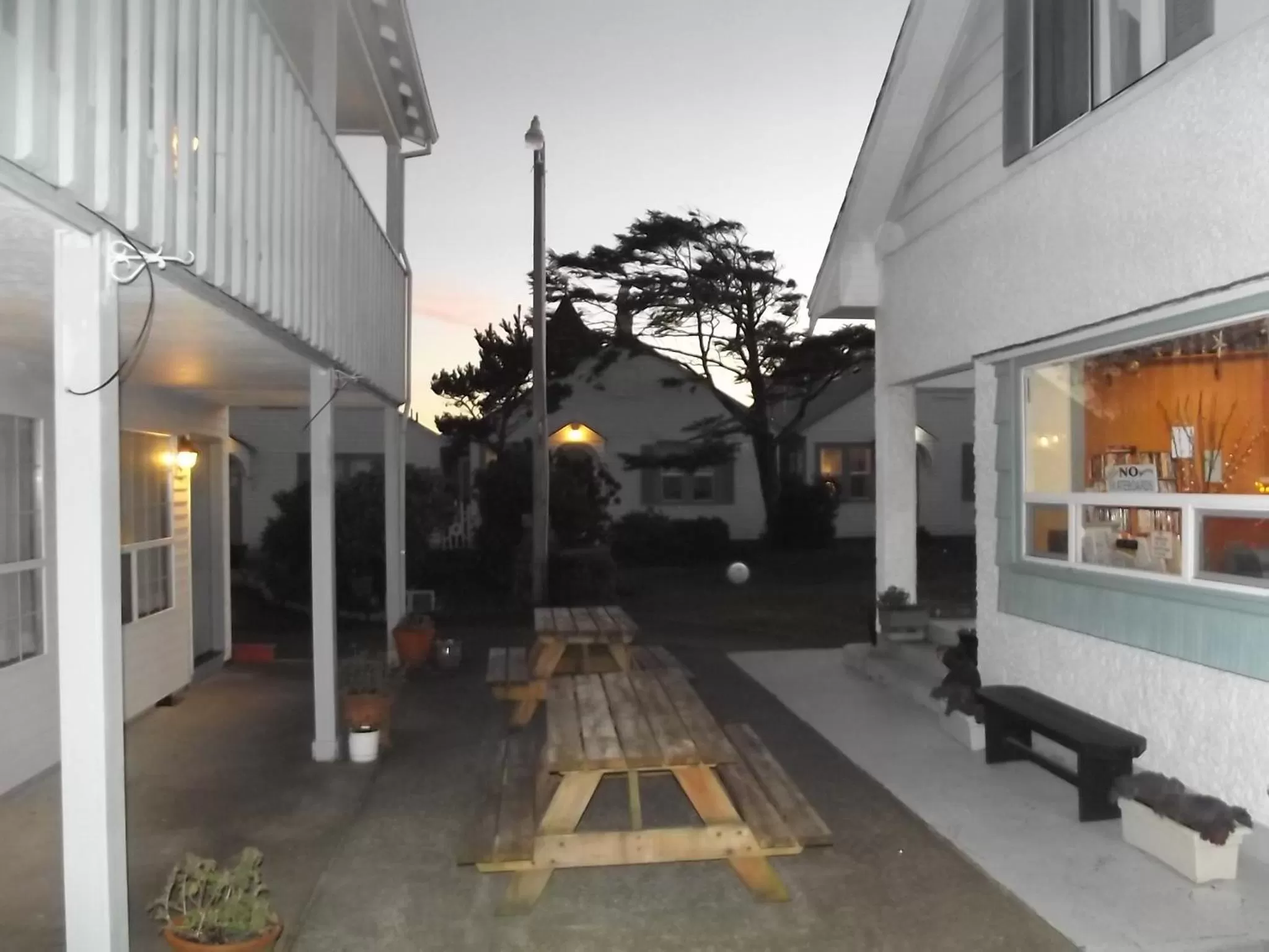 Restaurant/places to eat in Hillcrest Inn