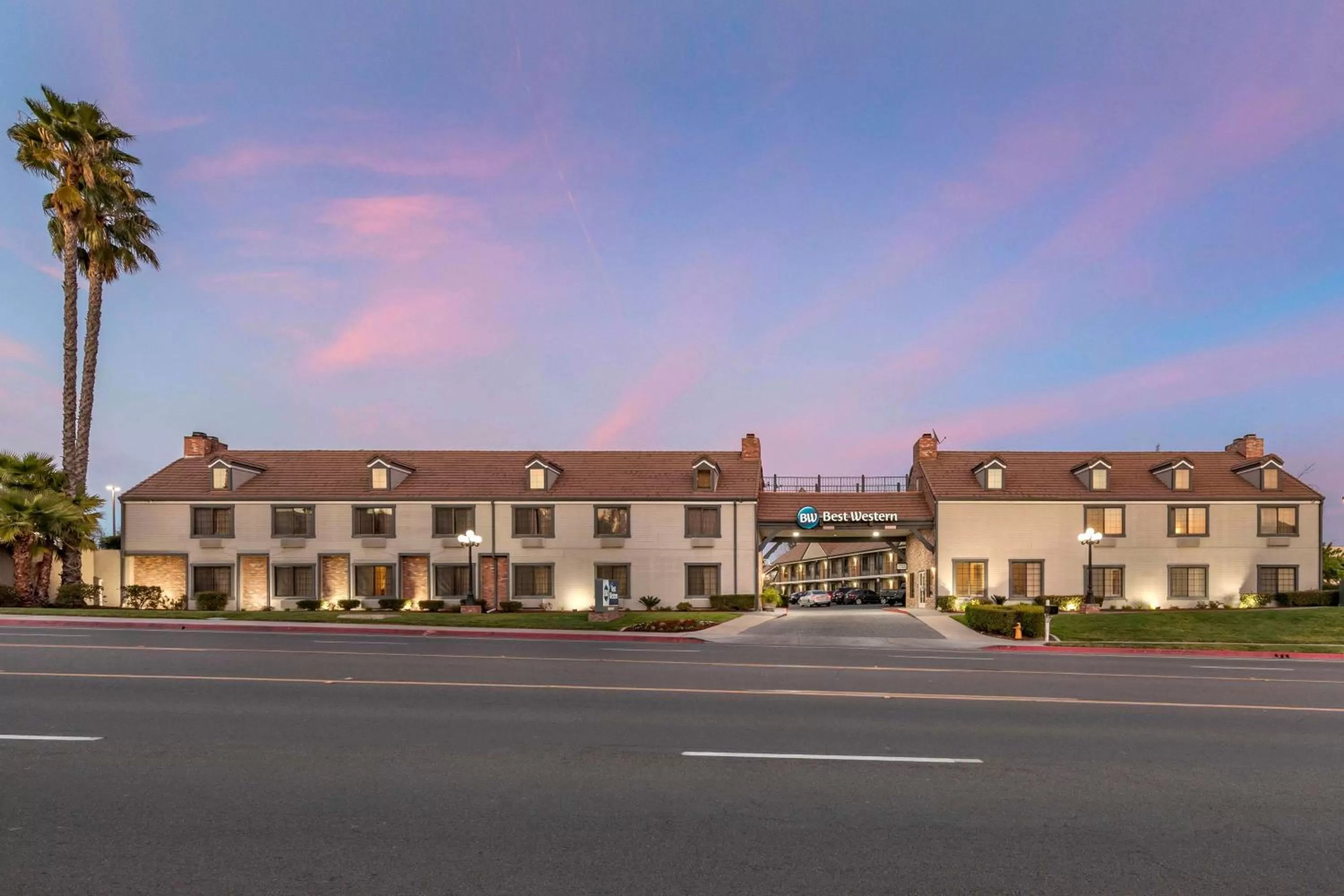 Property building in Best Western Country Inn Temecula