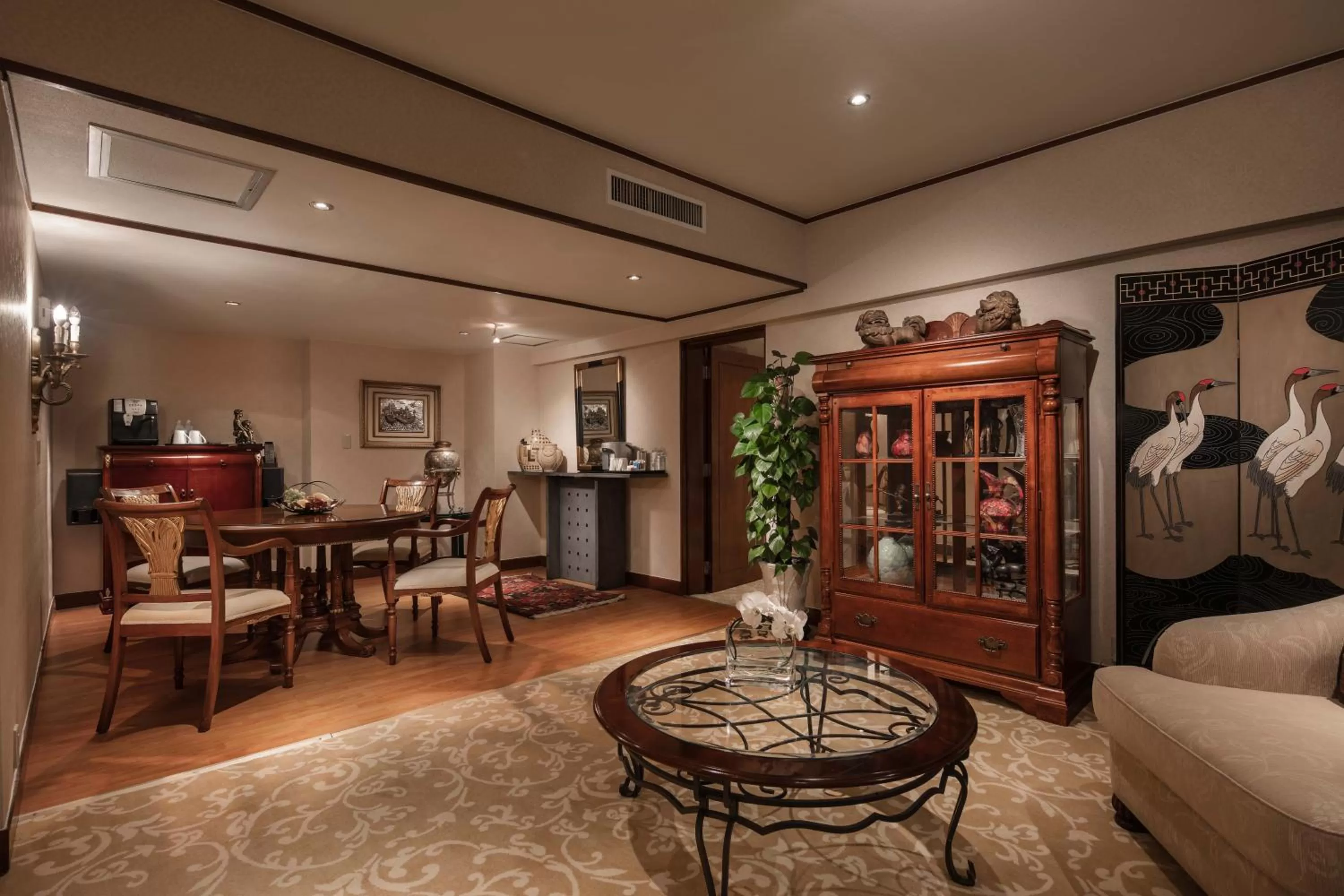 Living room in Hongqiao Jin Jiang Hotel (Formerly Sheraton Shanghai Hongqiao Hotel)