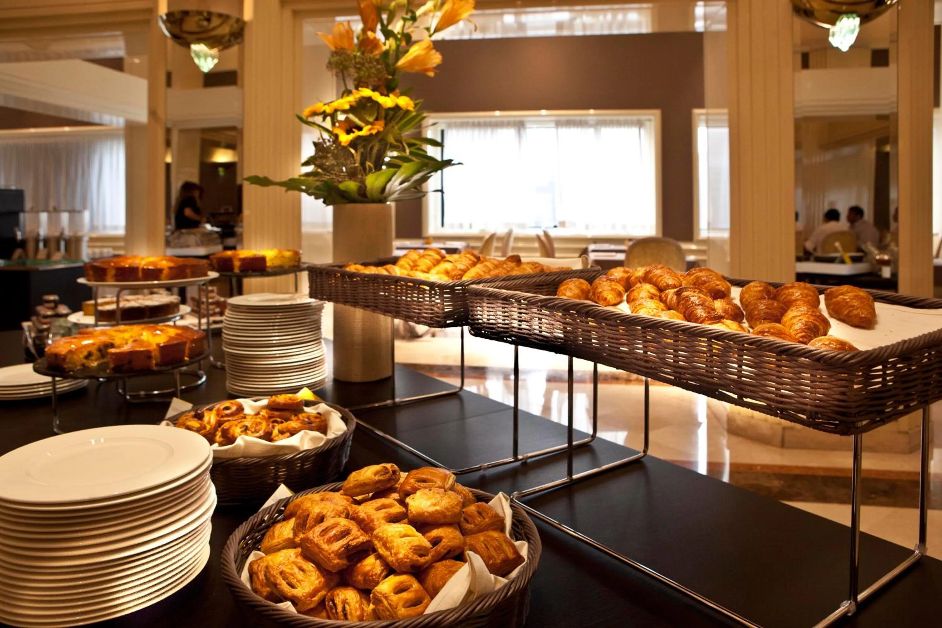Buffet breakfast in Hotel Leon d'Oro