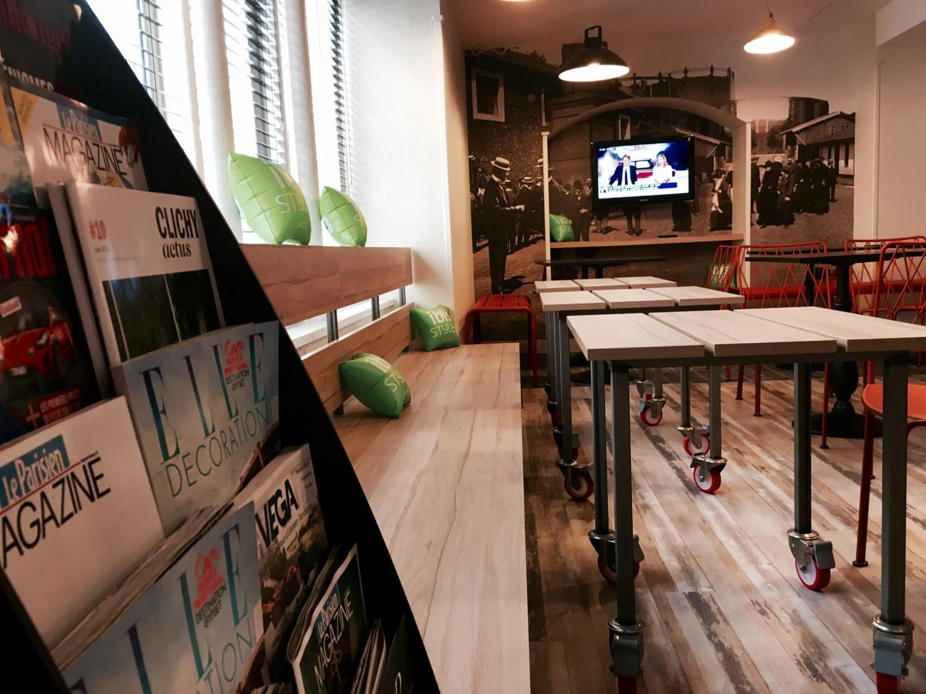 Lobby or reception in ibis Styles Paris Mairie De Clichy