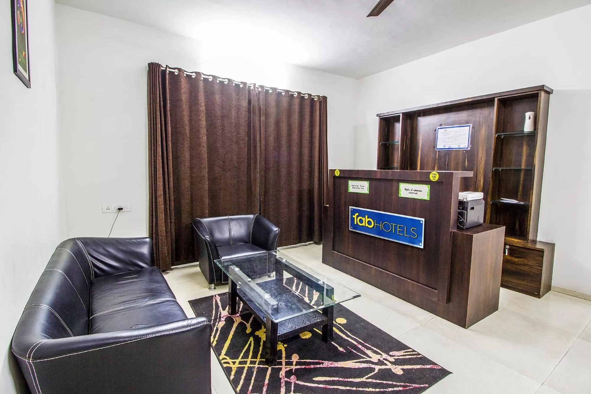 Lobby or reception, TV/Entertainment Center in FabHotel Pruthamesh Pride