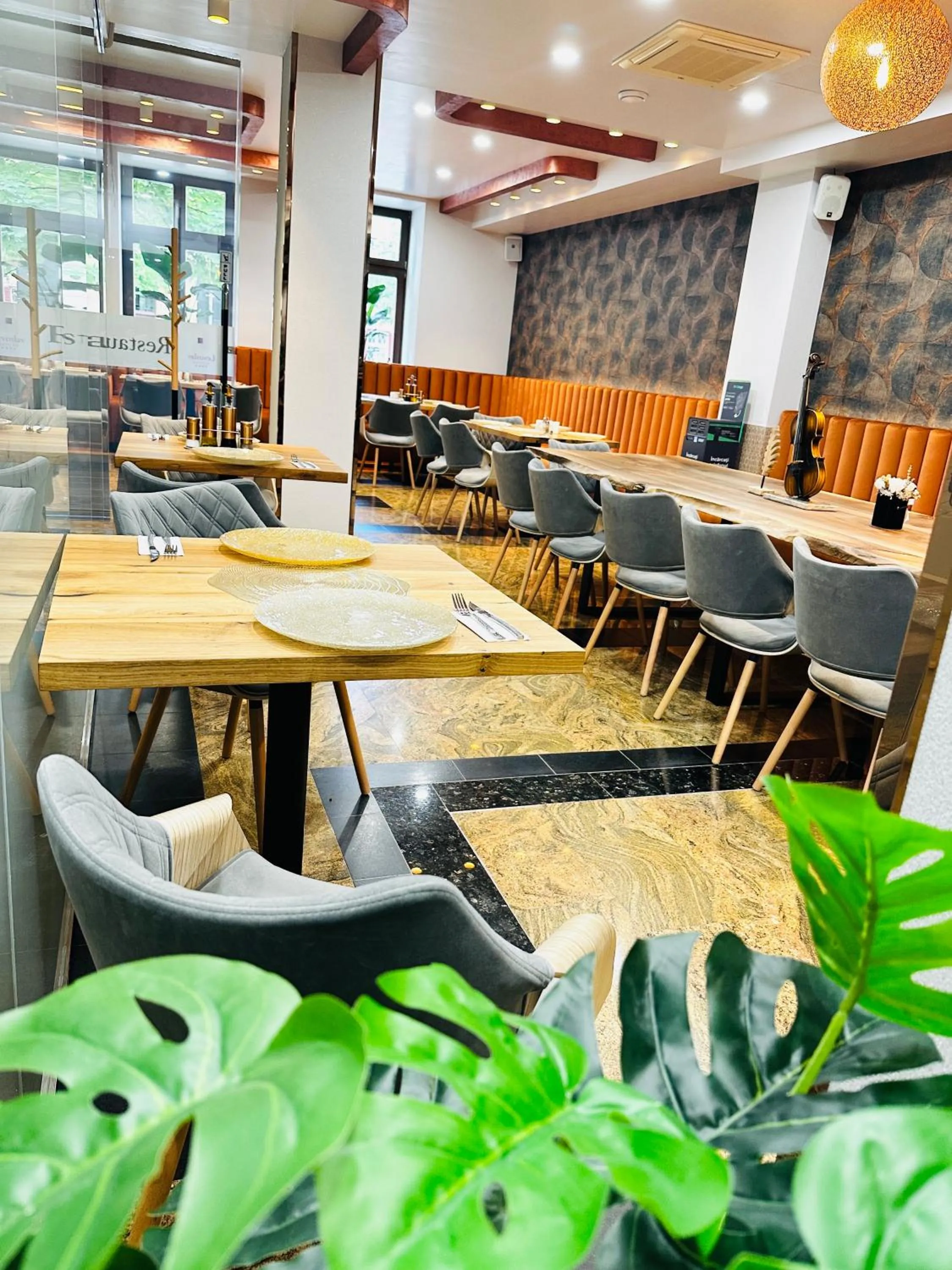 Restaurant/places to eat in Villa & Restaurant Levoslav House