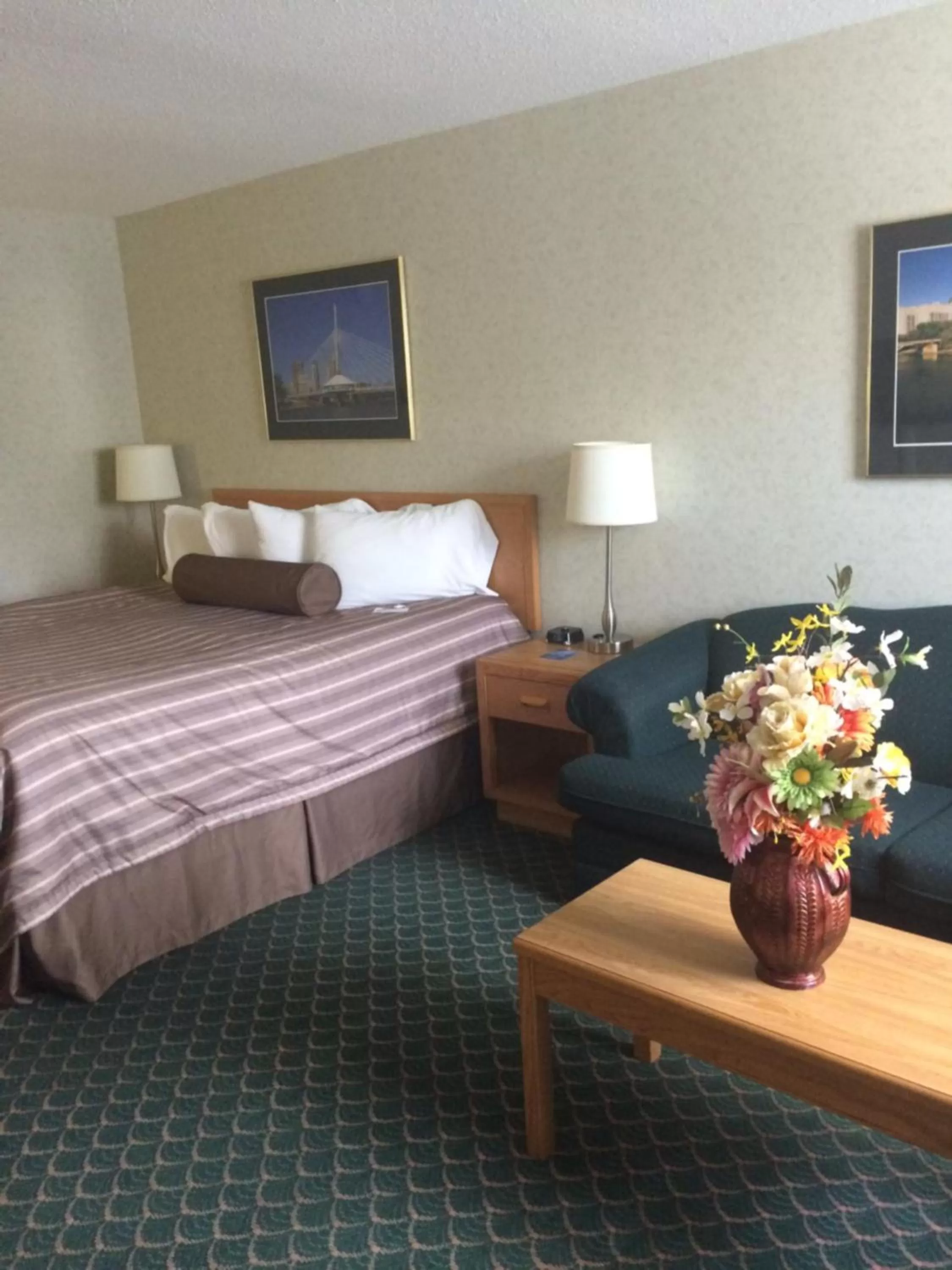 Bedroom, Bed in Travelodge by Wyndham Winnipeg East