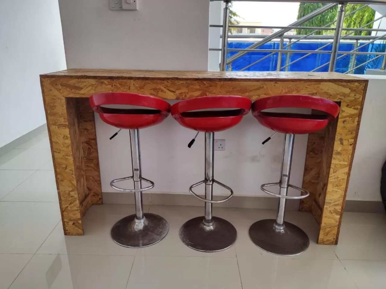 Facade/entrance in 6 Park Retreat