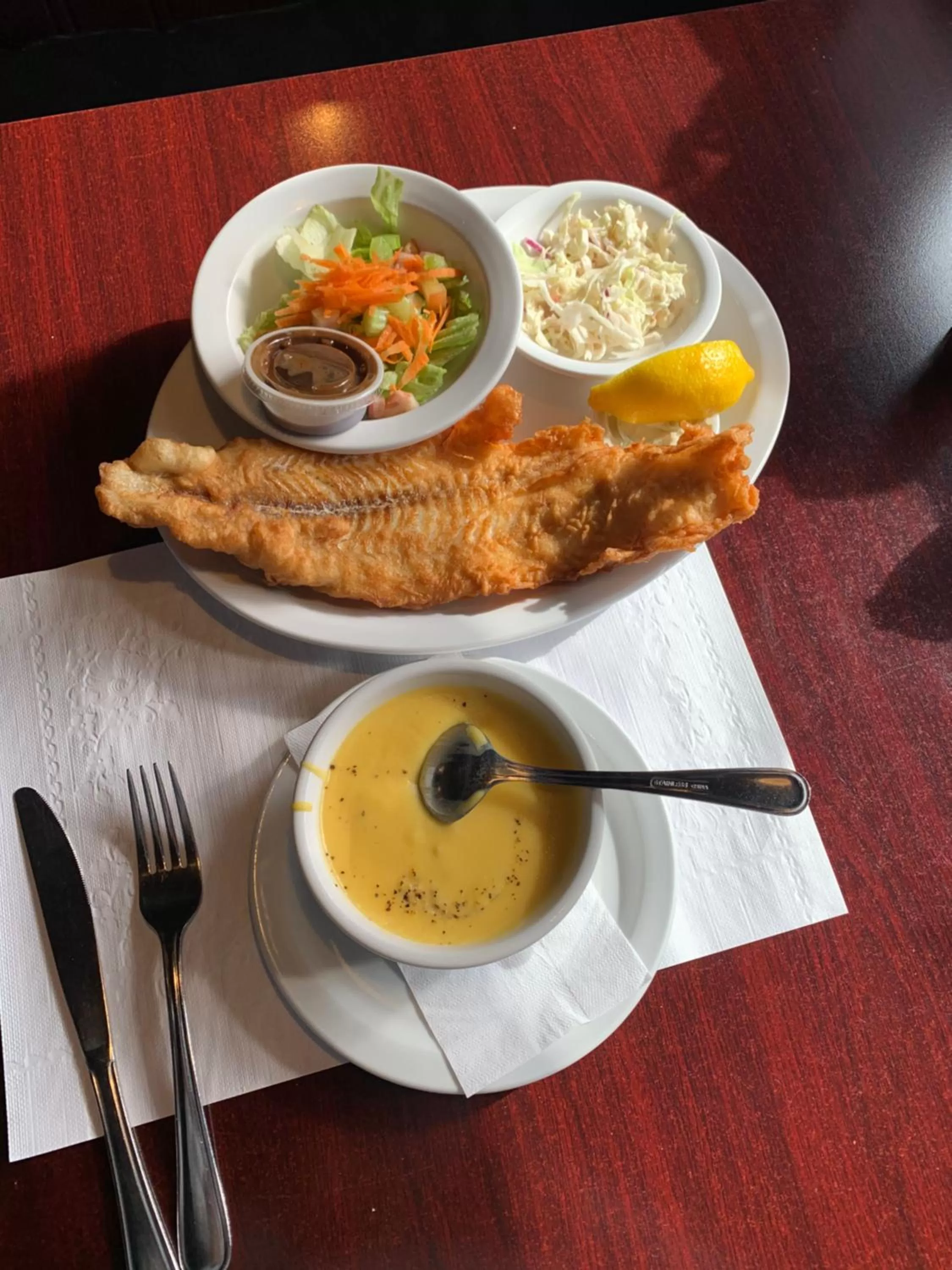 Restaurant/places to eat in Lakeview Hotel