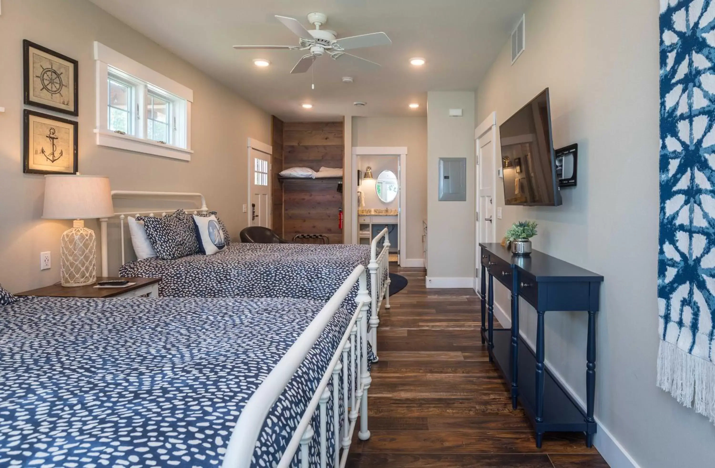 Lakeside 2 Bedroom Condo in Quarterdeck Resort Lakeside 2 Bedroom Condo in Quarterdeck Resort