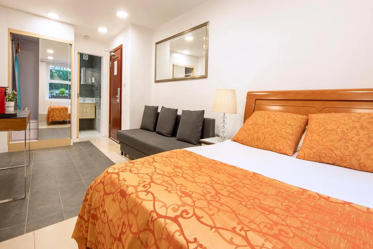 Bed in City Inn Russell Square