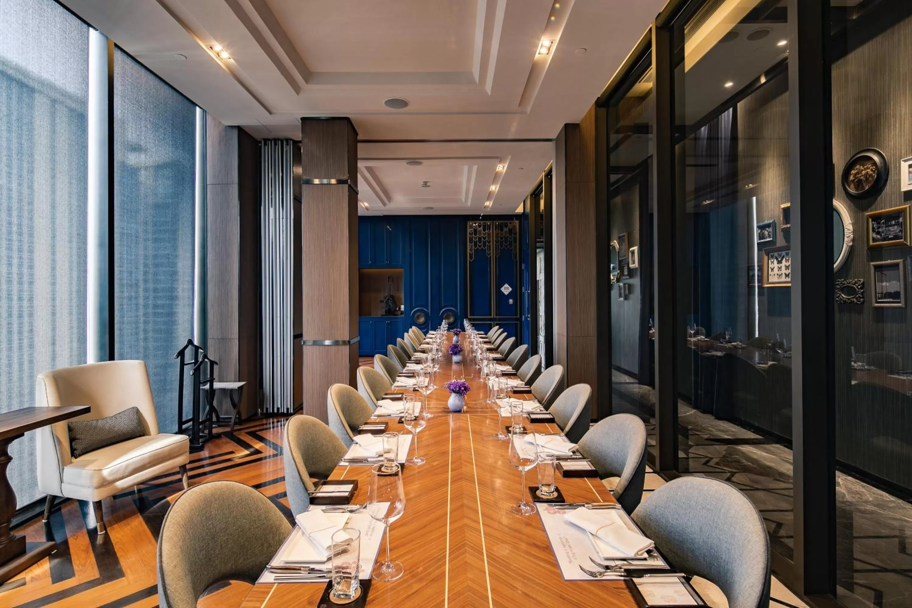 Restaurant/places to eat in Hotel Indigo Bangkok Wireless Road by IHG