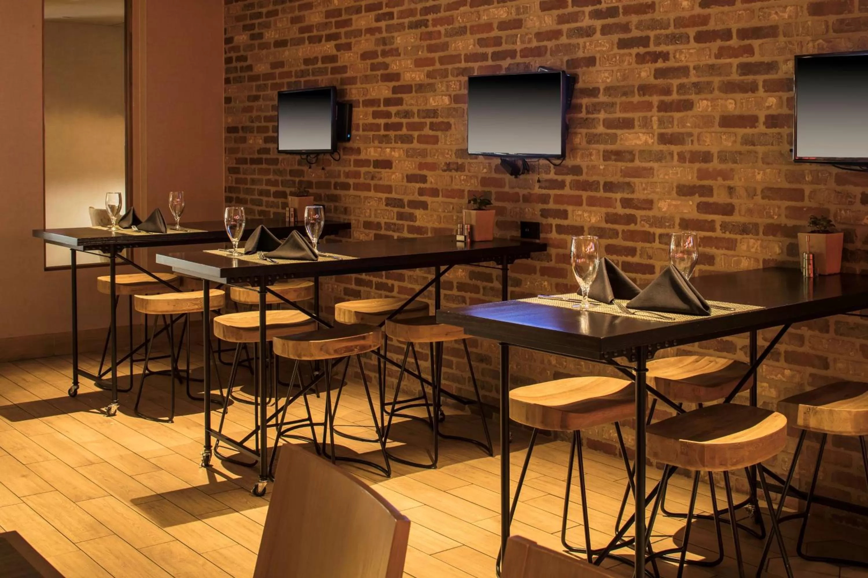 Restaurant/places to eat in DoubleTree by Hilton Hotel & Suites Pittsburgh Downtown