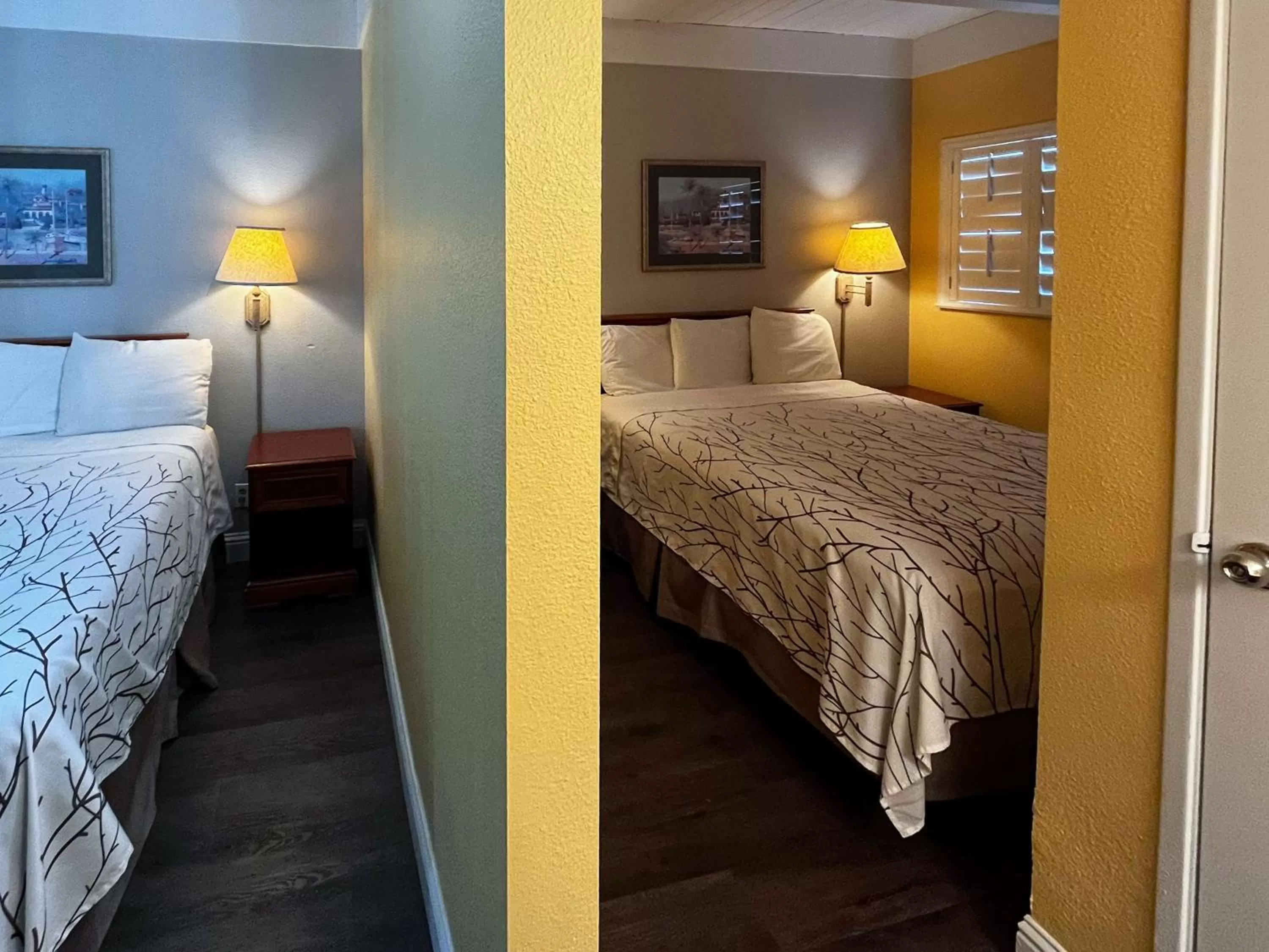 Bedroom, Bed in Motel 6 San Francisco CA Fisherman"s Wharf