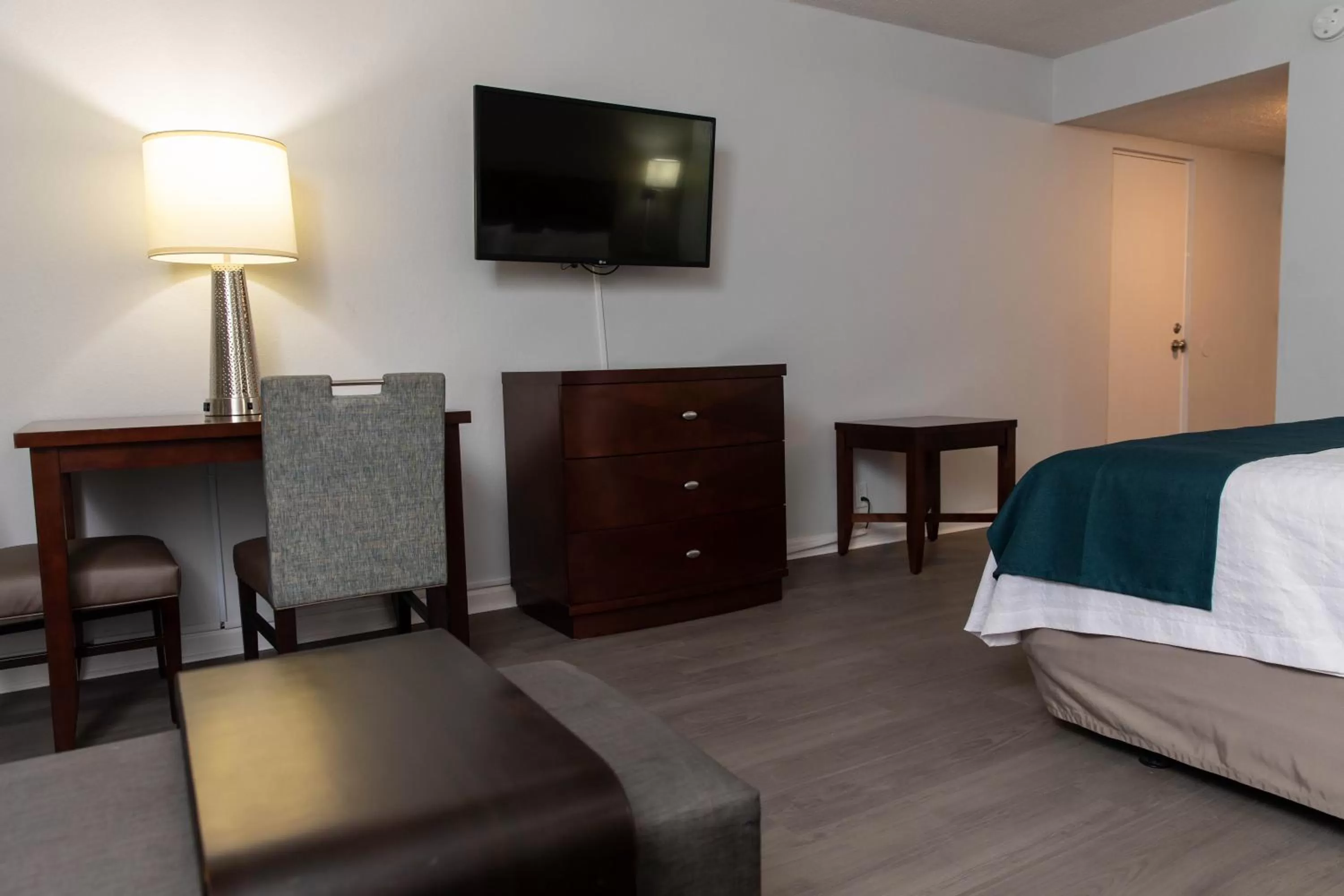 TV and multimedia, Bed in Studio 6 Ocala, FL