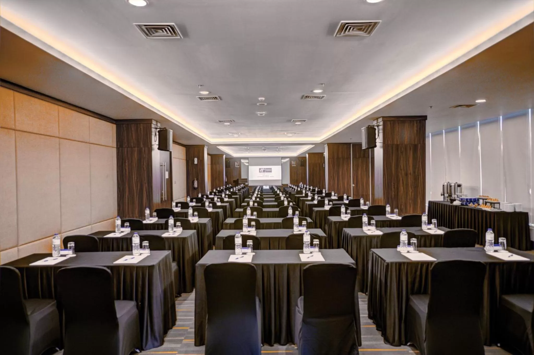 Meeting/conference room in Holiday Inn Express Jakarta International Expo by IHG