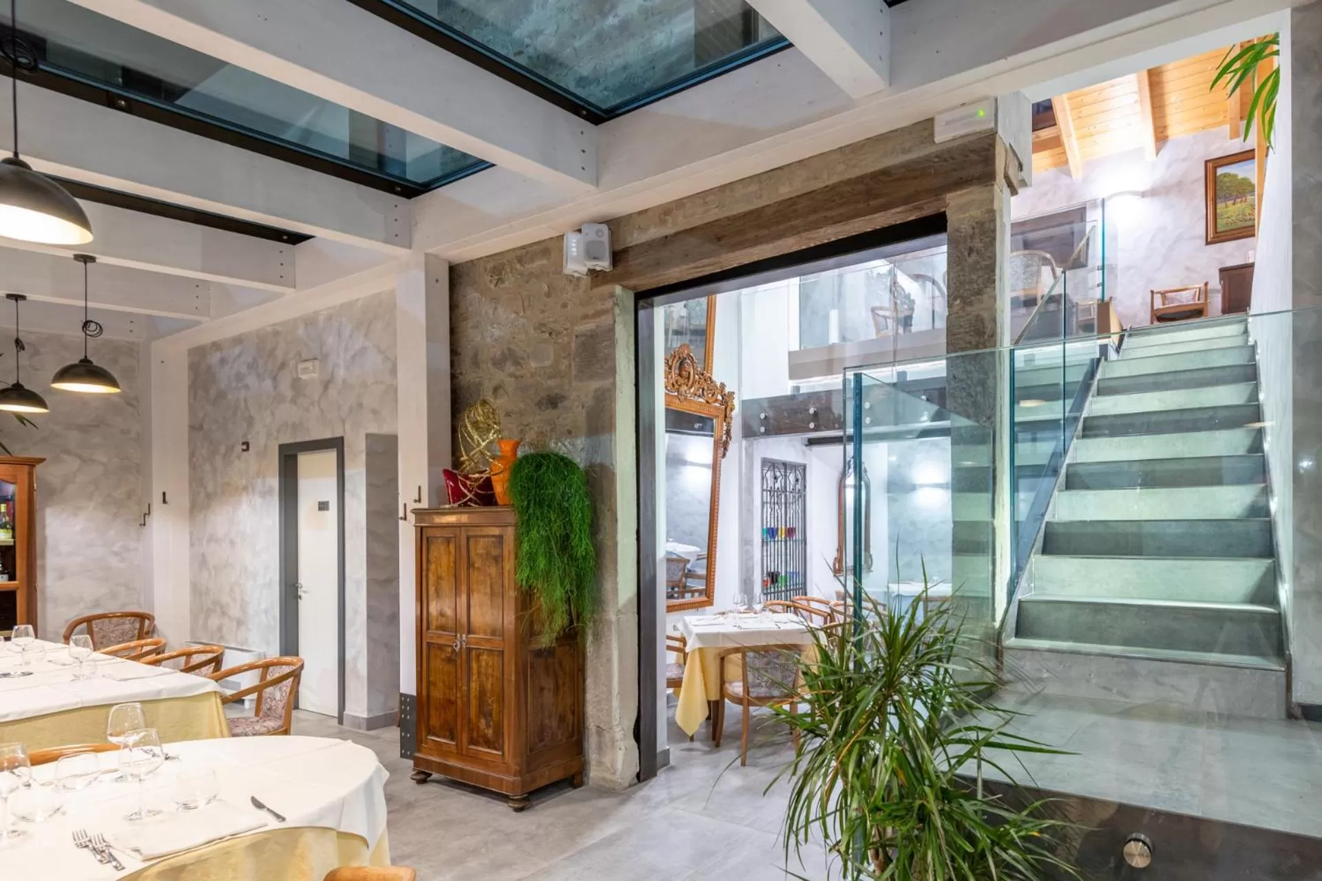 Restaurant/places to eat in Hotel Roma