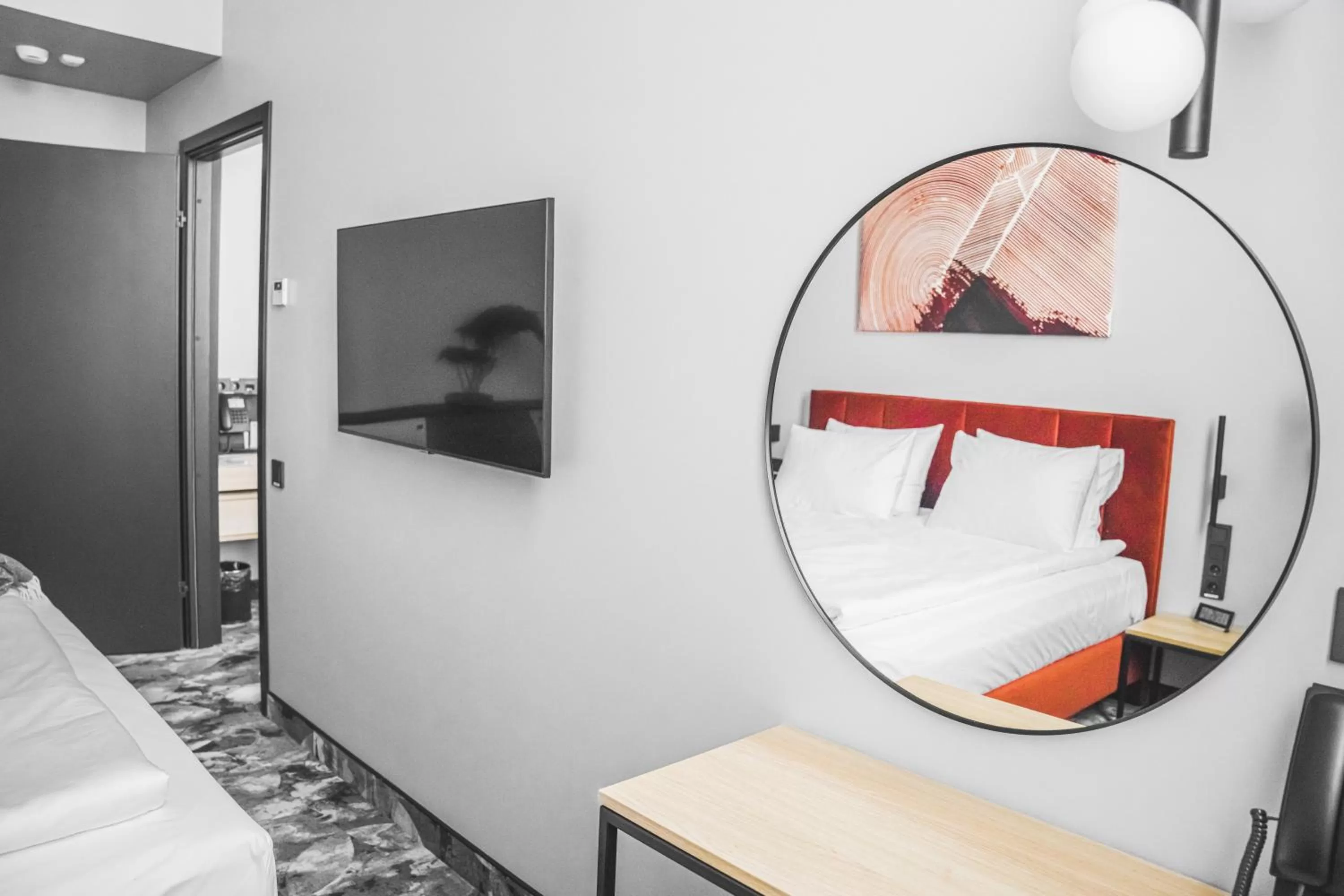 TV and multimedia, Bed in Loop Hotel Vilnius