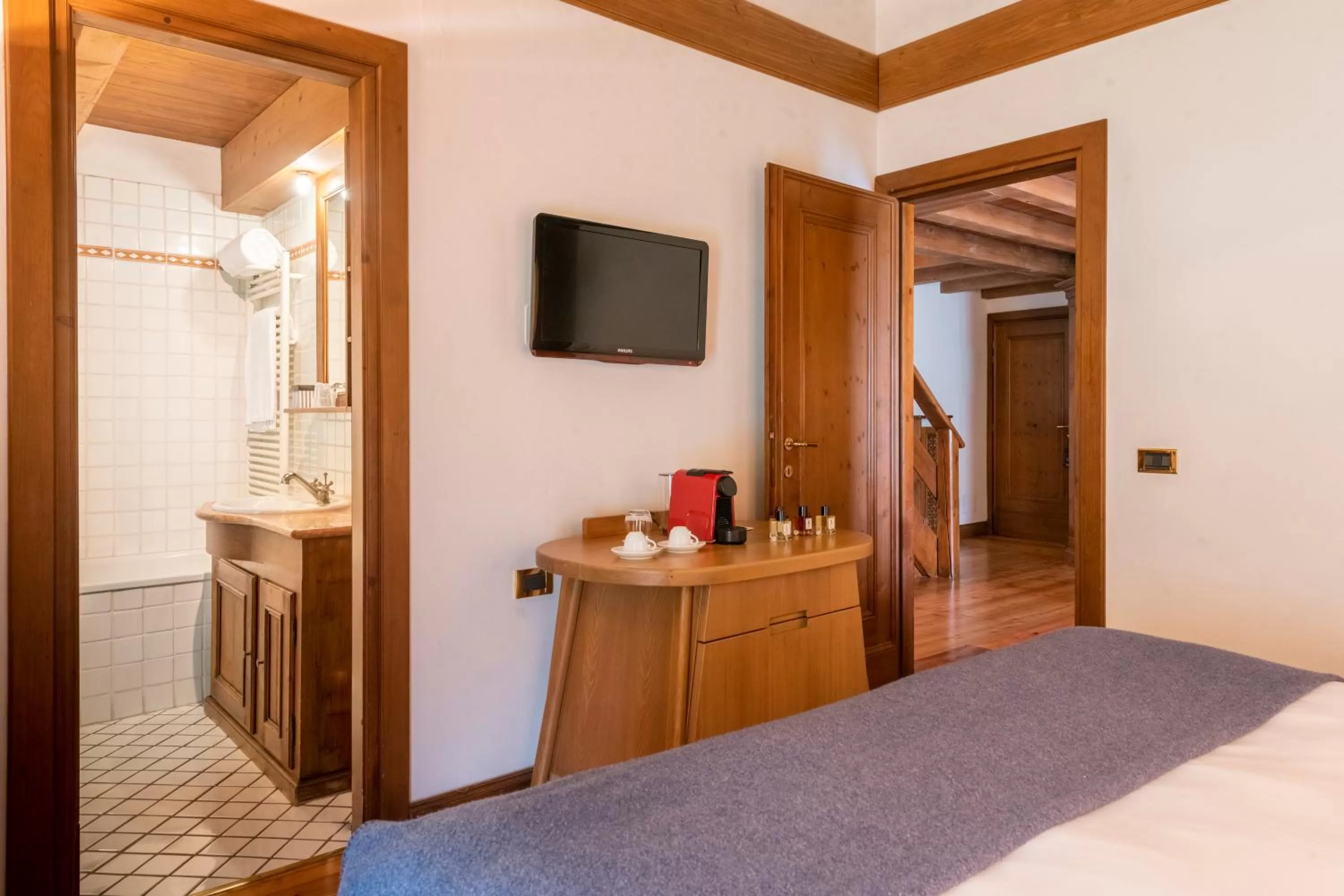 Bathroom, Bed in Faloria Mountain Spa Resort