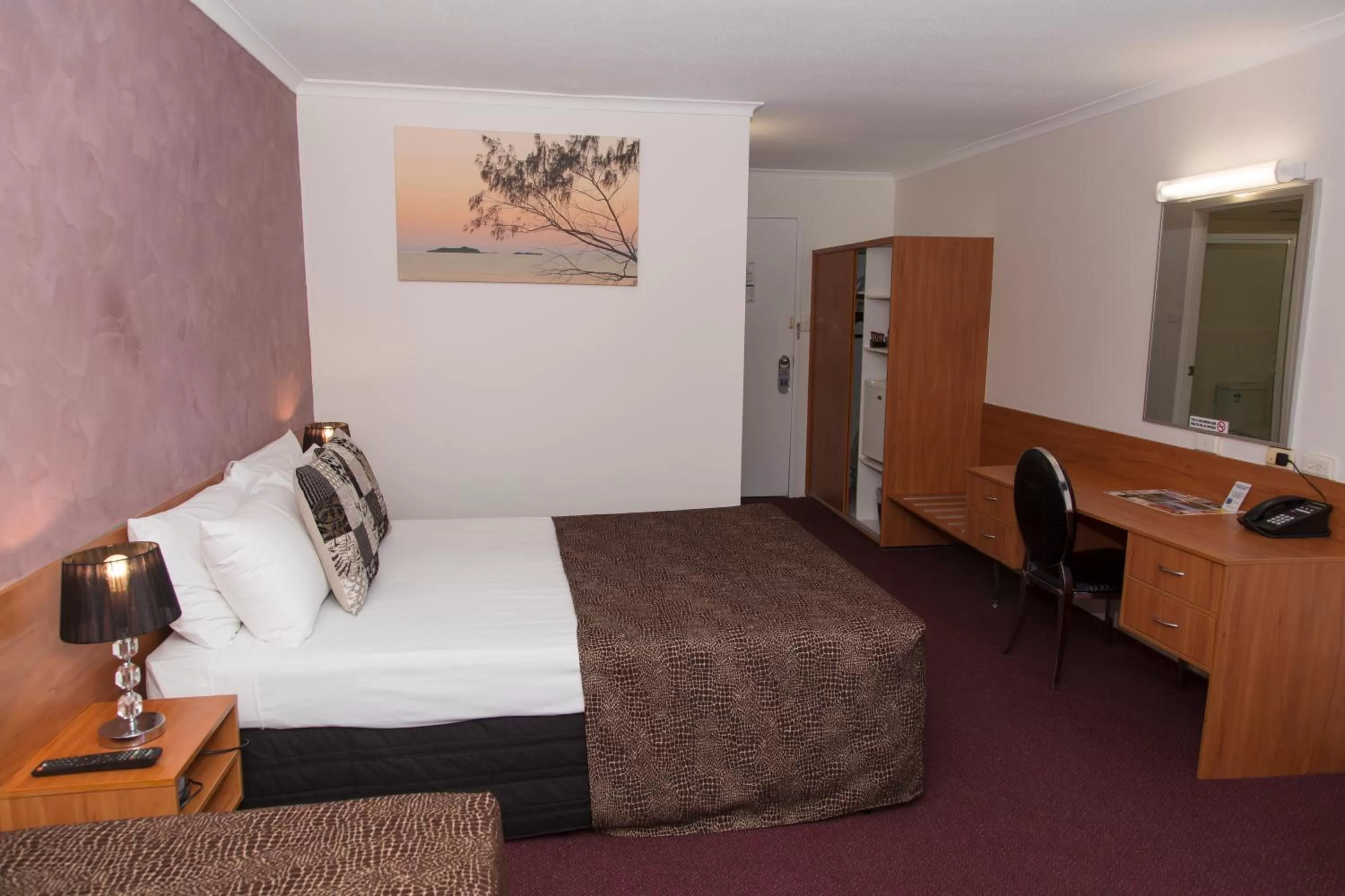 Bed in Hampton Villa Motel