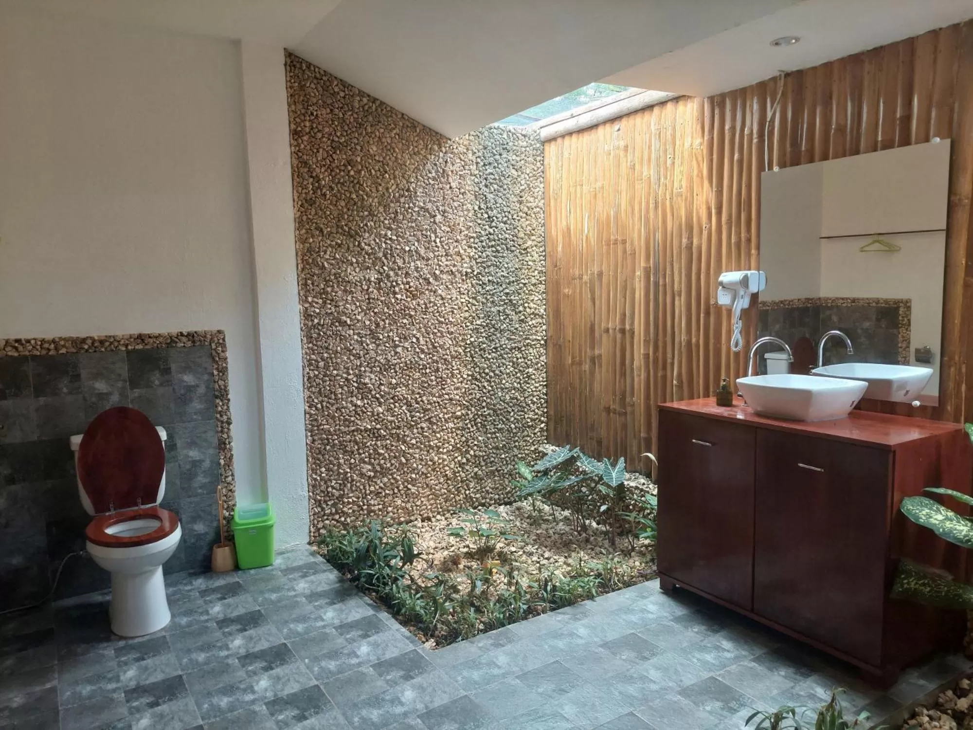 Toilet in Becano Restobar and Resort