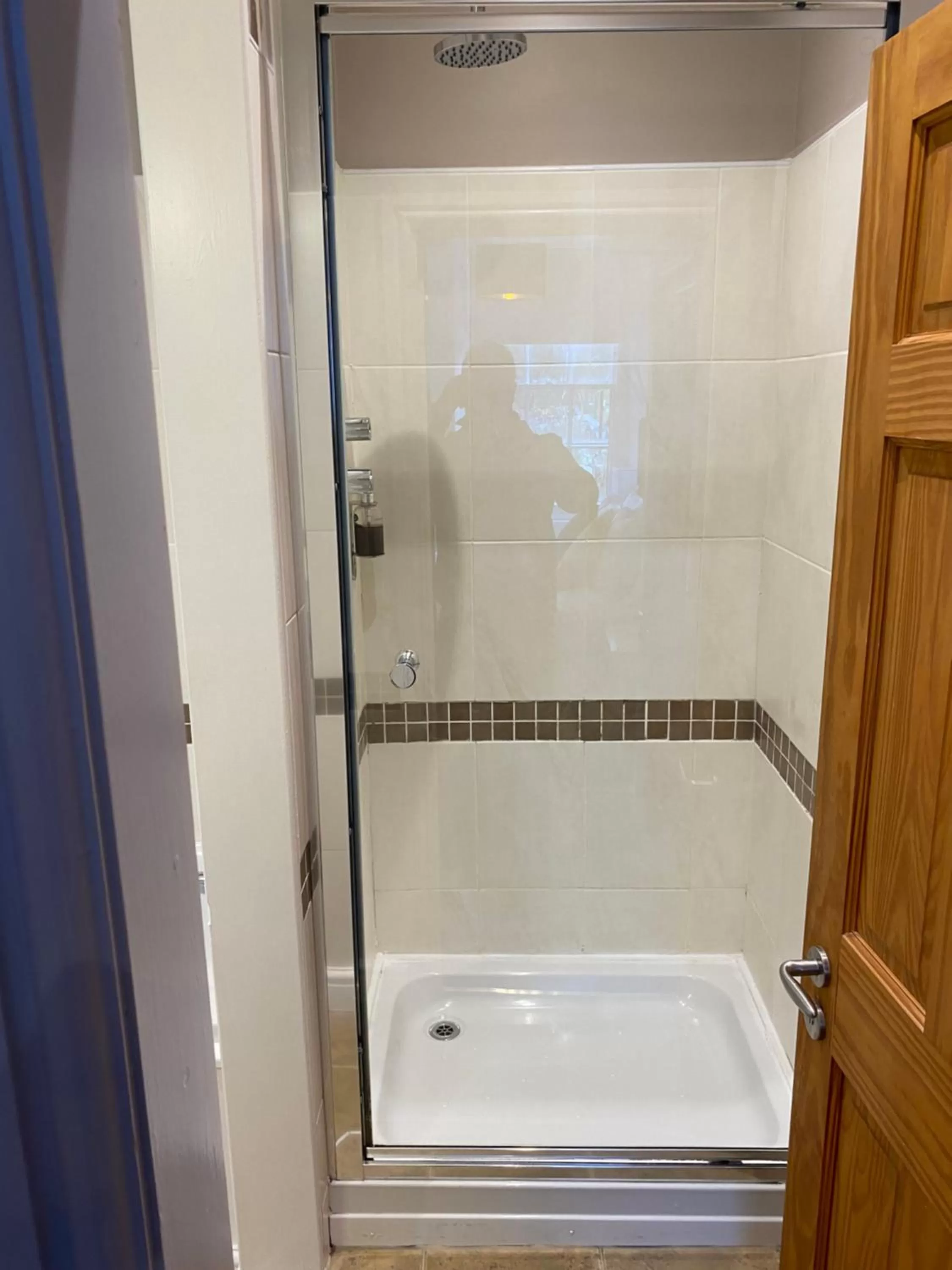 Bathroom in Grapes Hotel, Bar & Restaurant