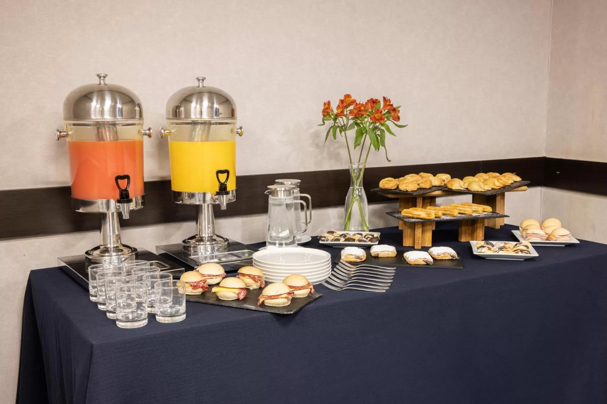 Meeting/conference room in Holiday Inn Express Puerto Madero by IHG