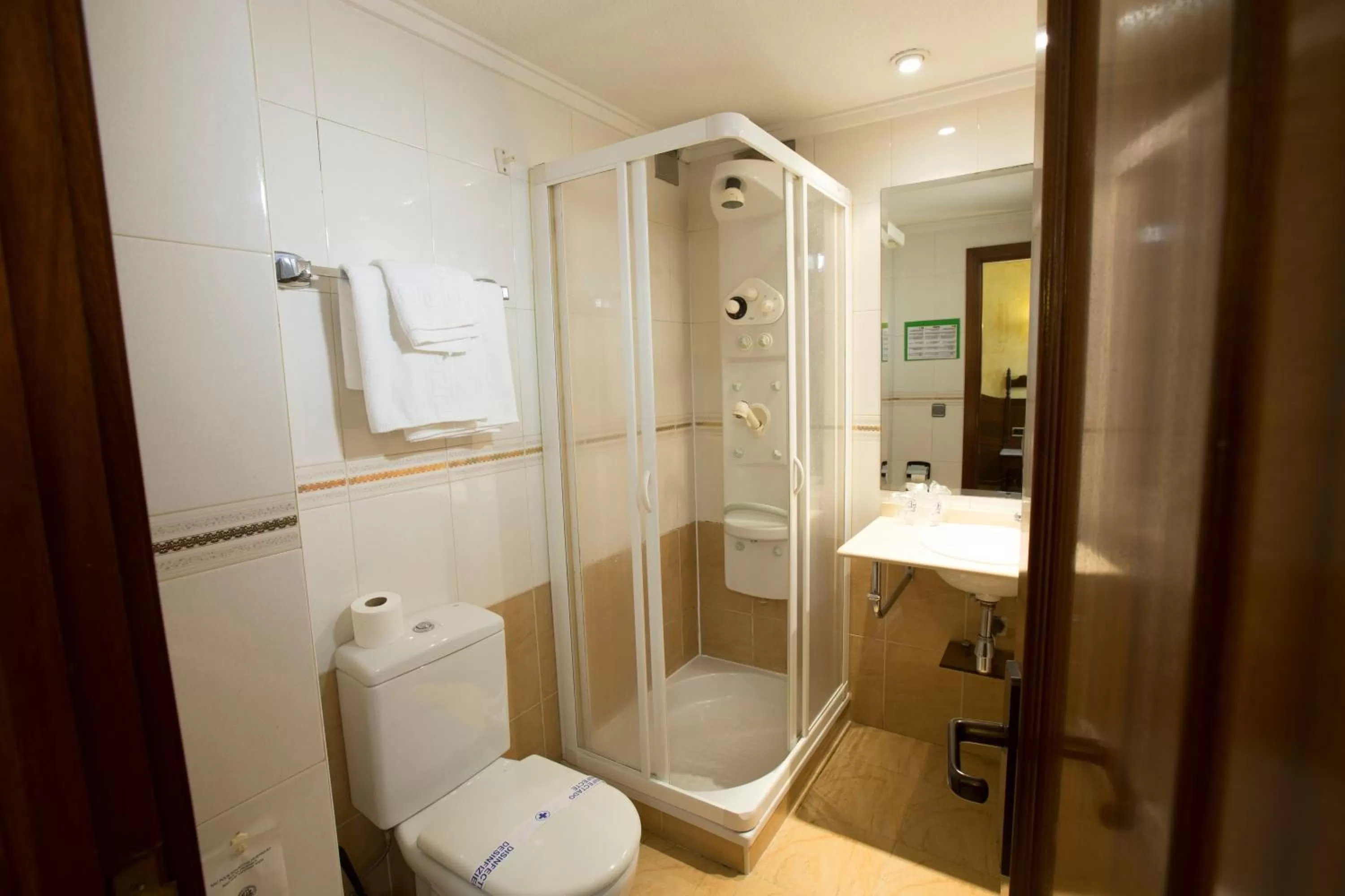 Bathroom in Hotel Reyes Catolicos