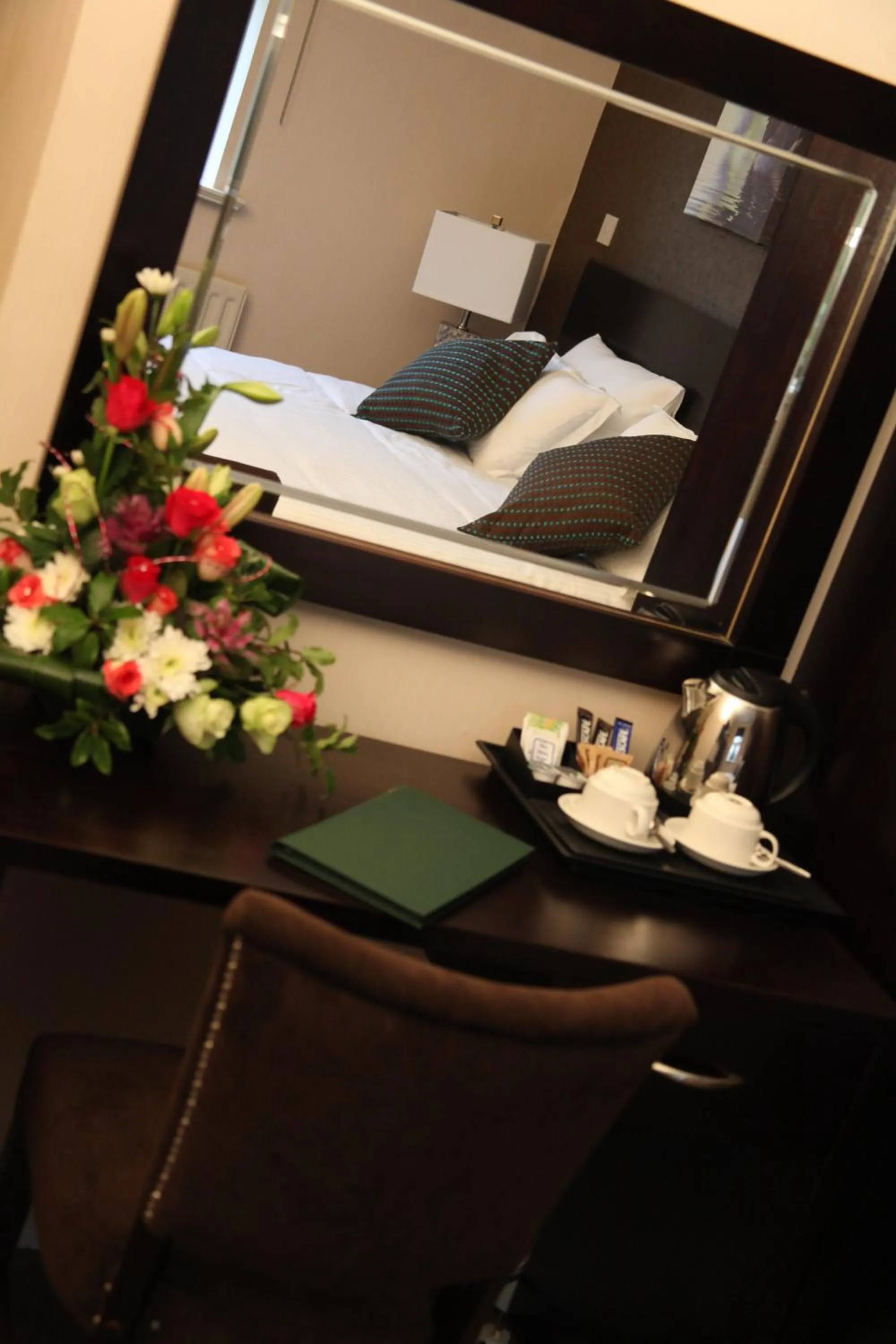 Coffee/tea facilities, Bed in Greenvale Hotel