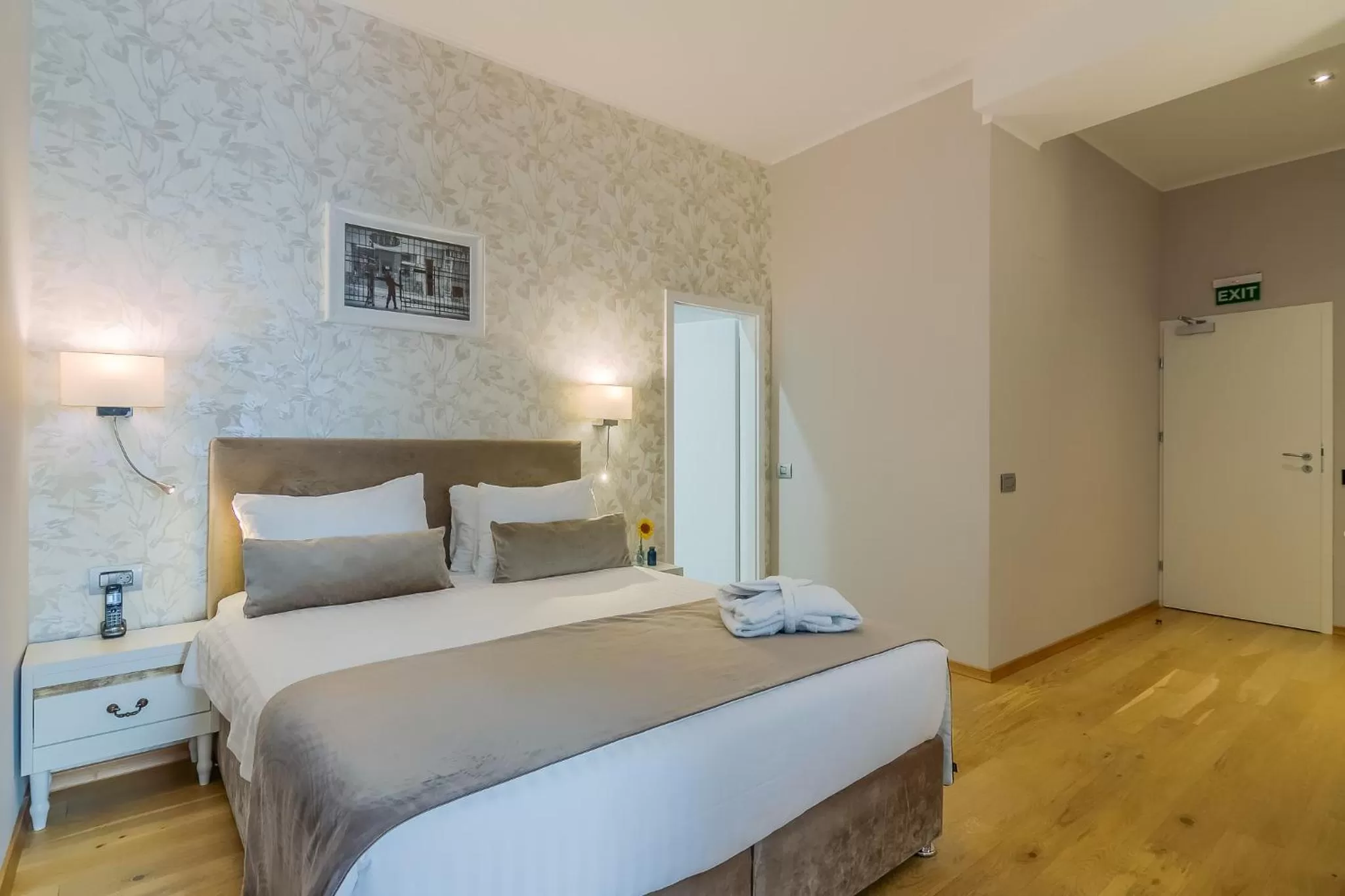 Bed in New Era Hotel Old Town Party Zone Bucharest- parking with fee nearby - NOT at the hotel !