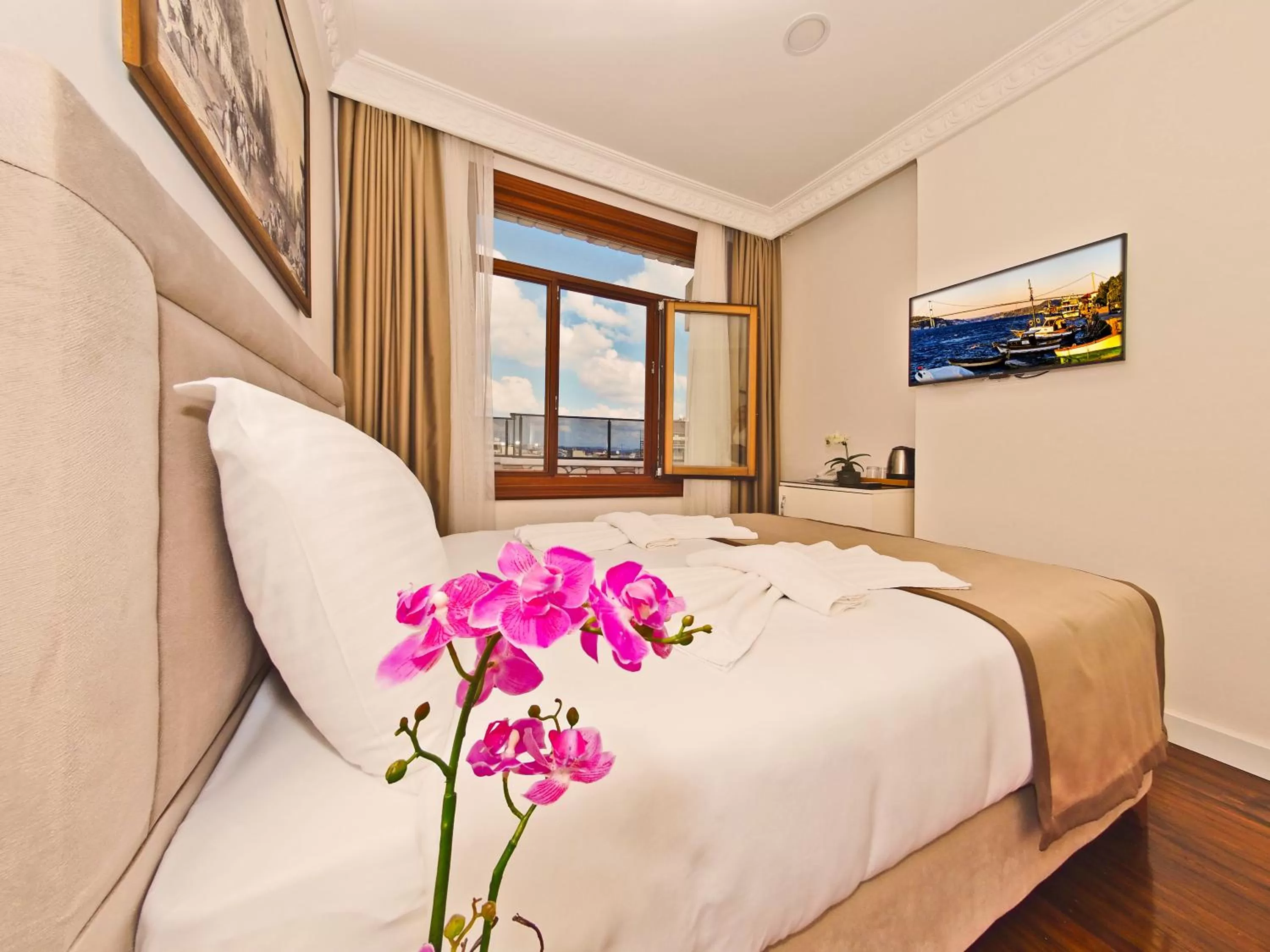 Bed in Nusretbey Hotel