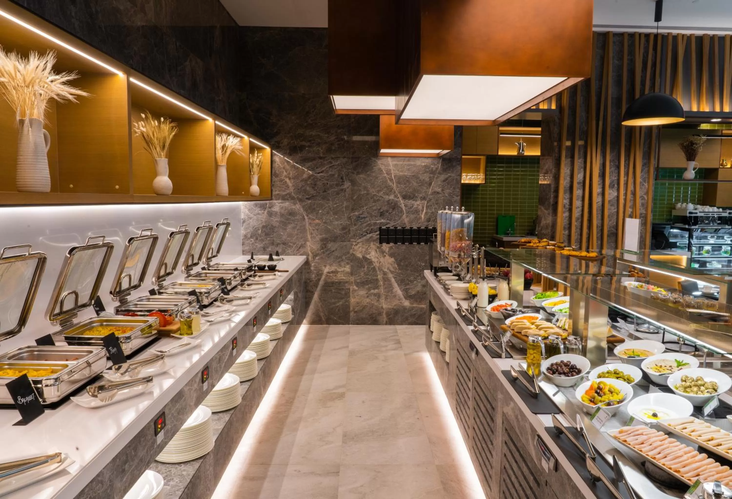 Restaurant/places to eat in Al Khoory Courtyard Hotel