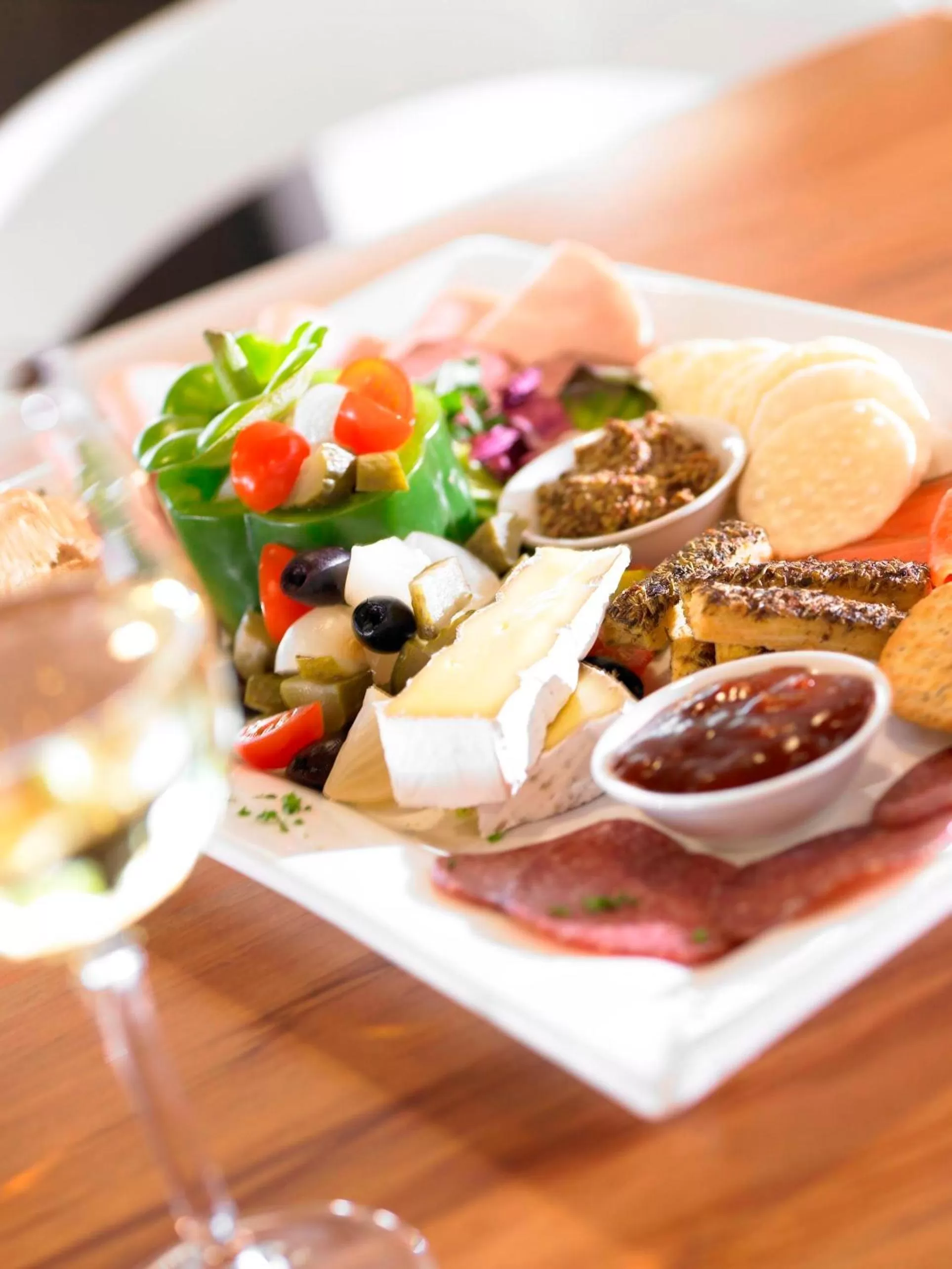 Restaurant/places to eat in ibis Hamilton Tainui