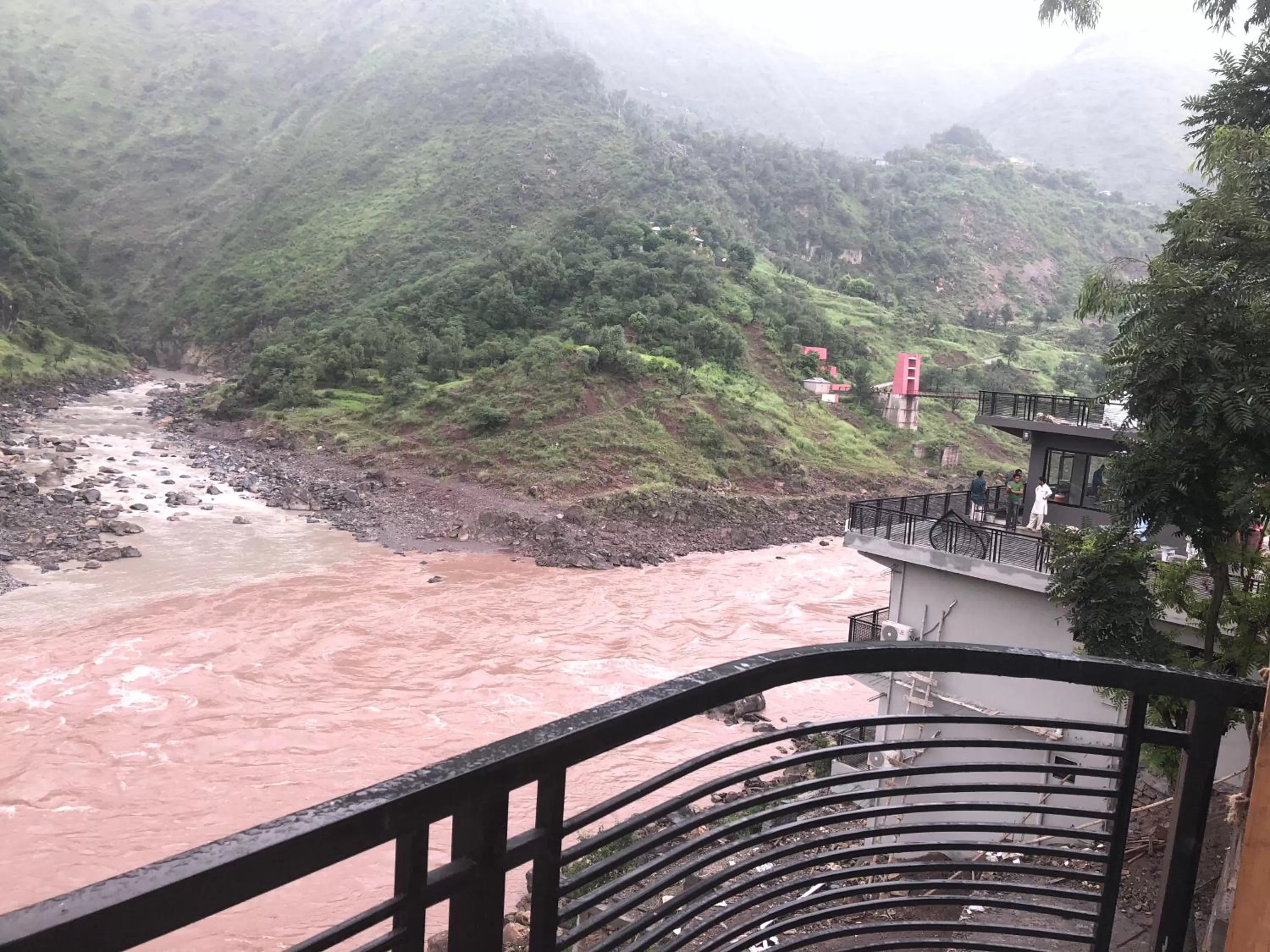 Hotel La Orilla Muzaffarabad