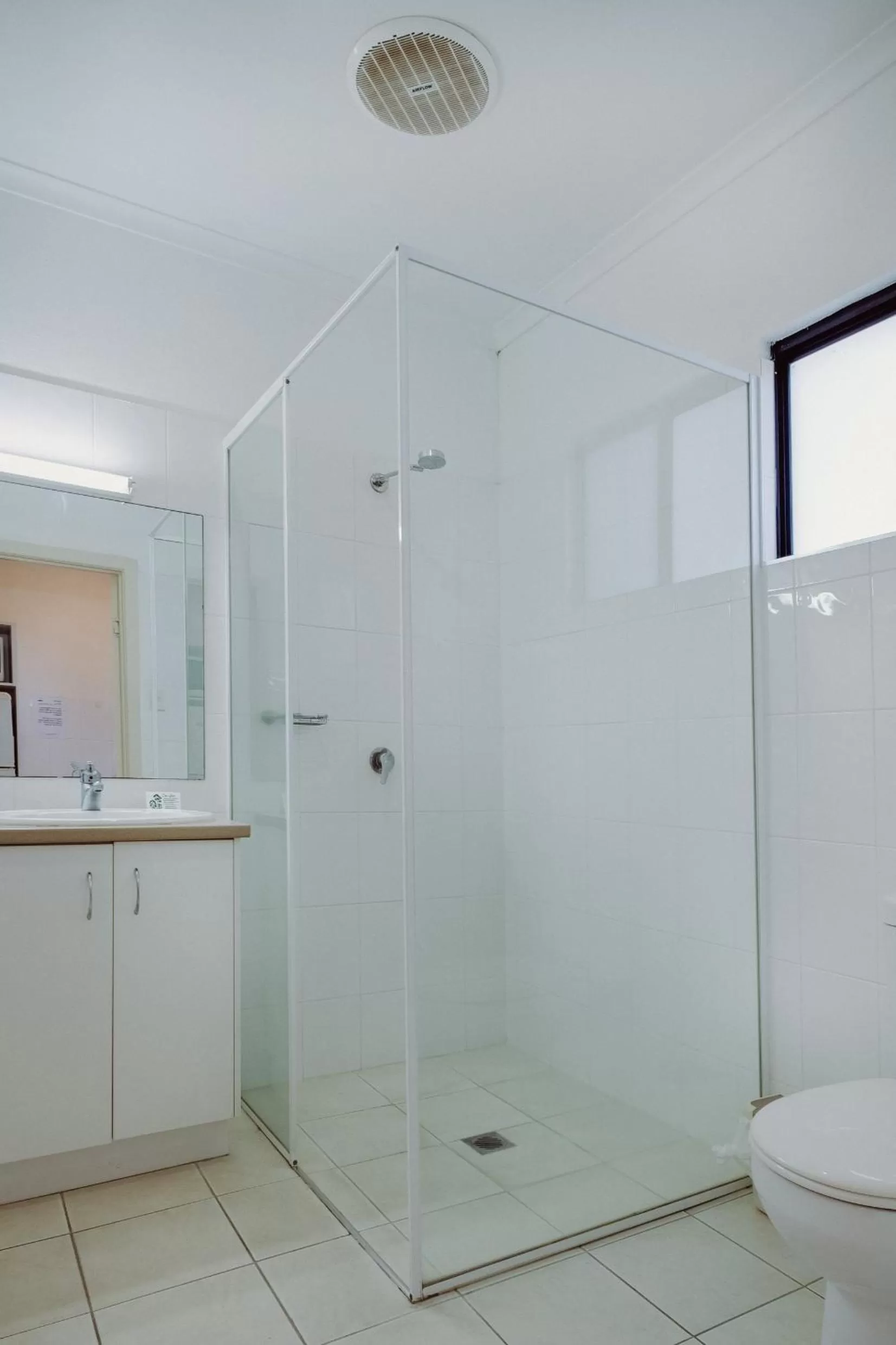 Shower in Artesian Spa Motel