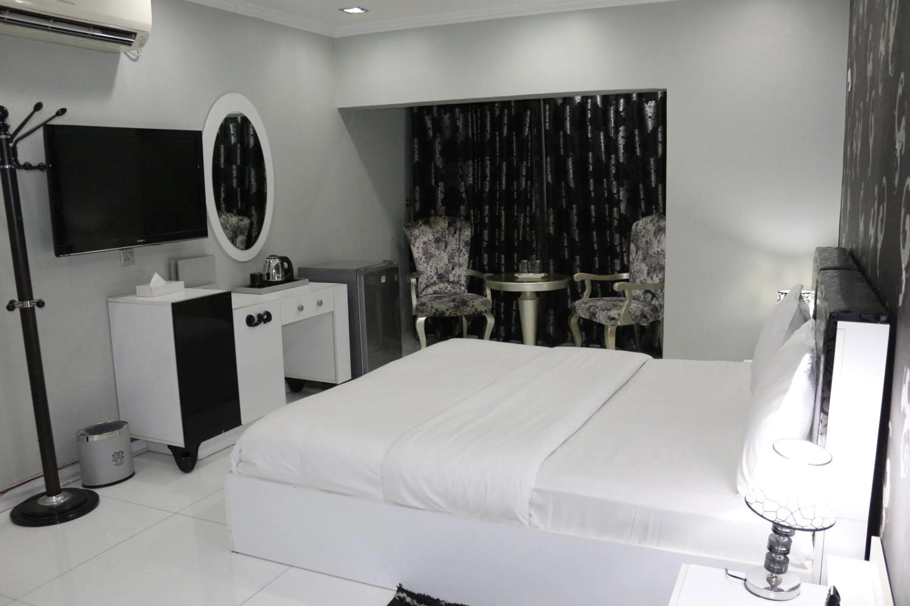 Other, Bed in White Fort Hotel