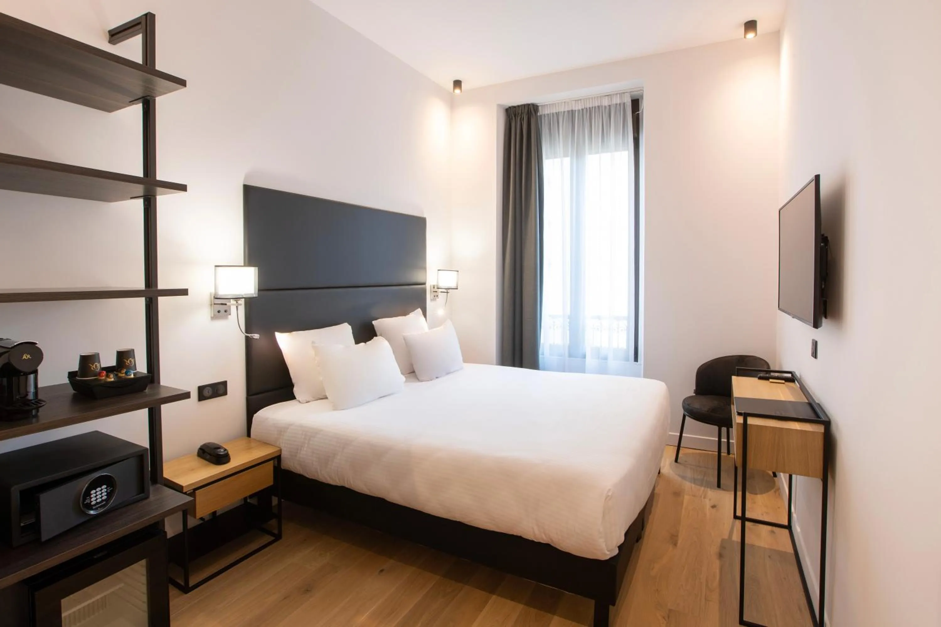 Bed in Hotel Saint Georges