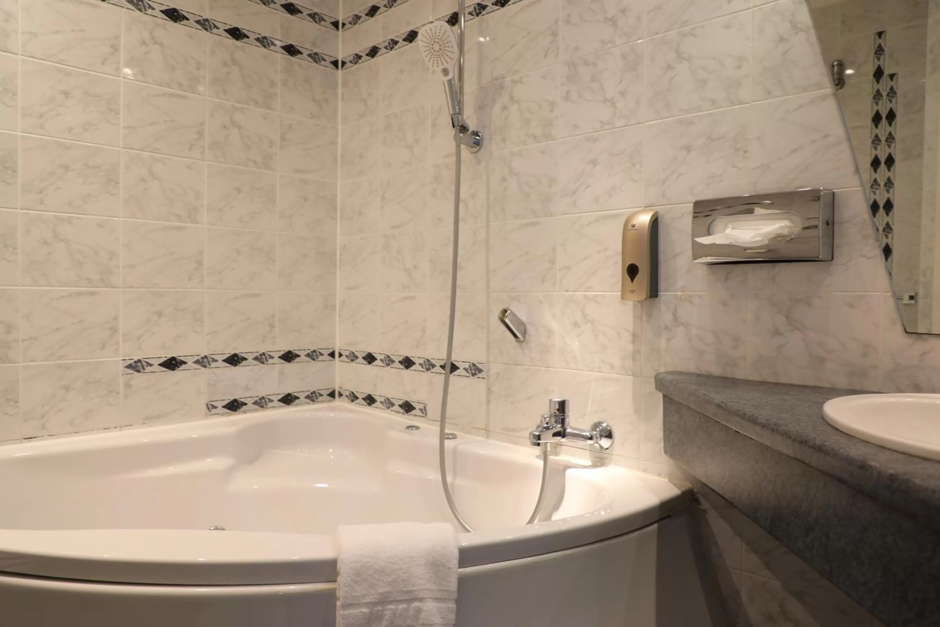 Hot Tub in Art Hotel Charlottenburger Hof Berlin