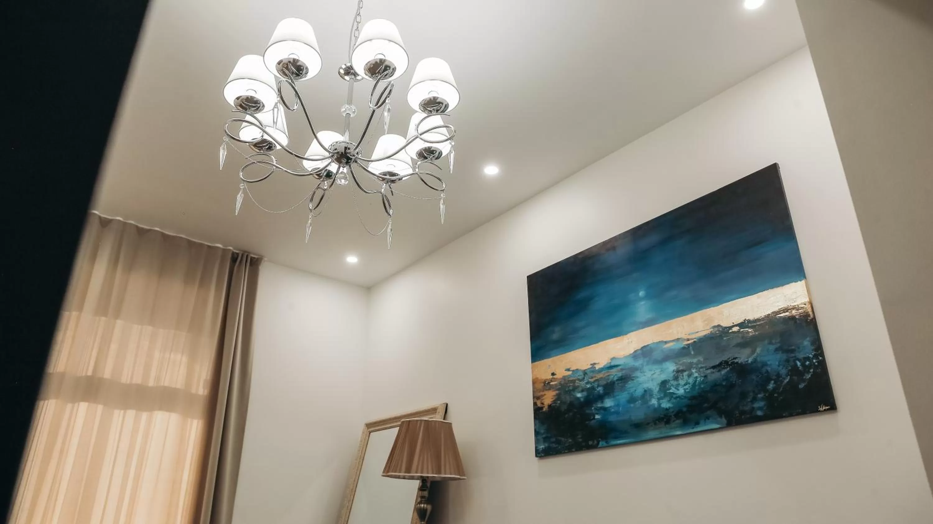 Communal lounge/ TV room in 7 Boutique Hotel